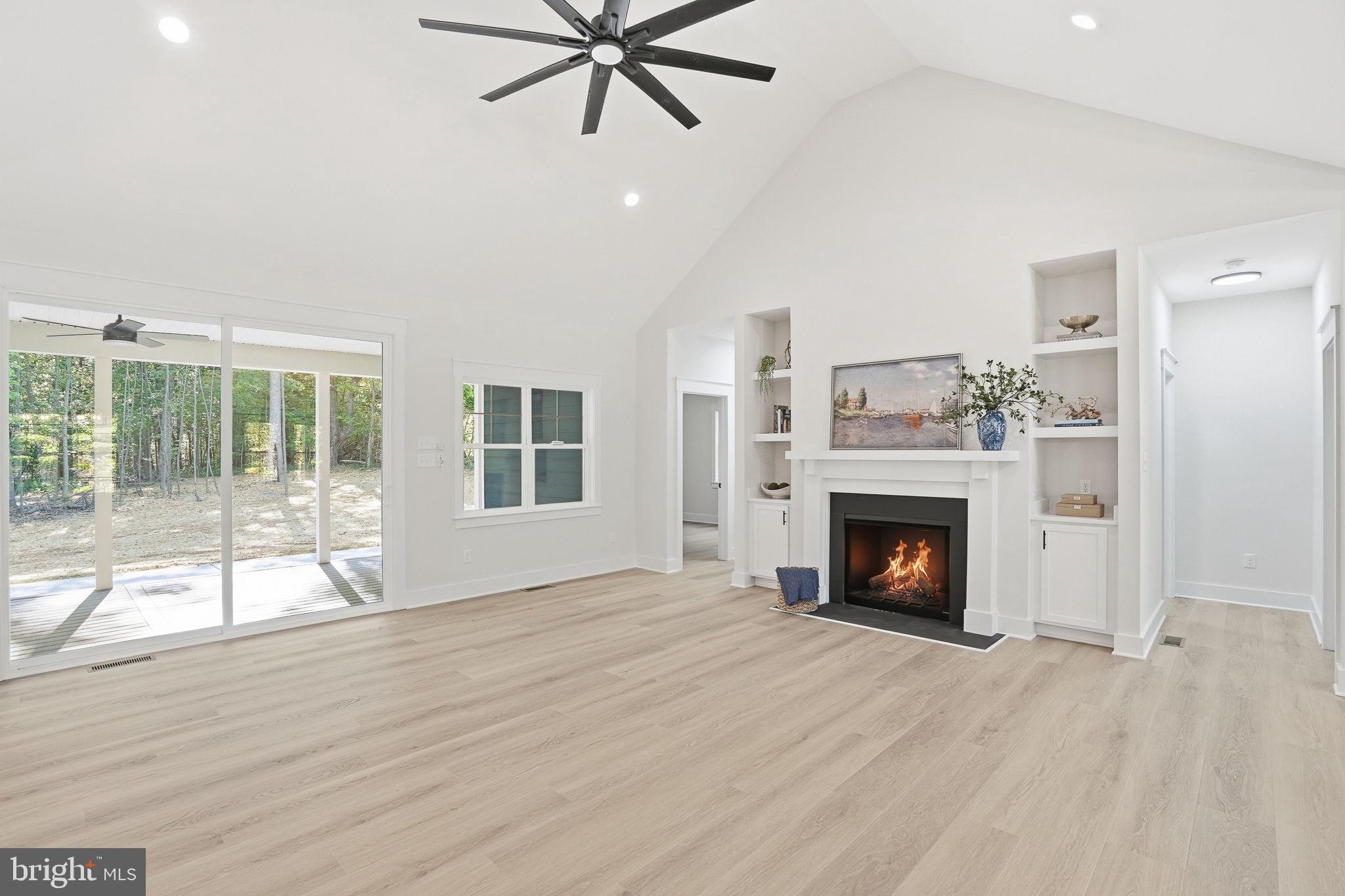 LIGHTHOUSE POINT - Residential