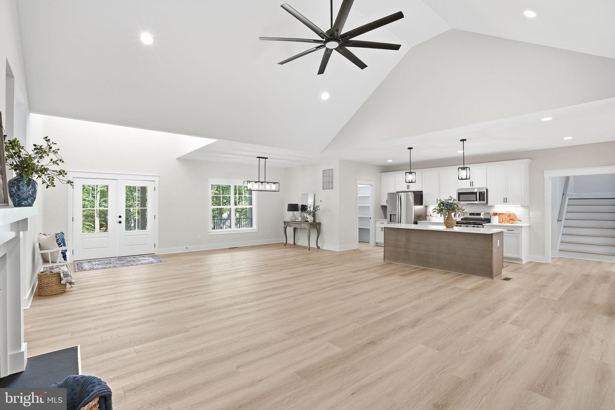 LIGHTHOUSE POINT - Residential