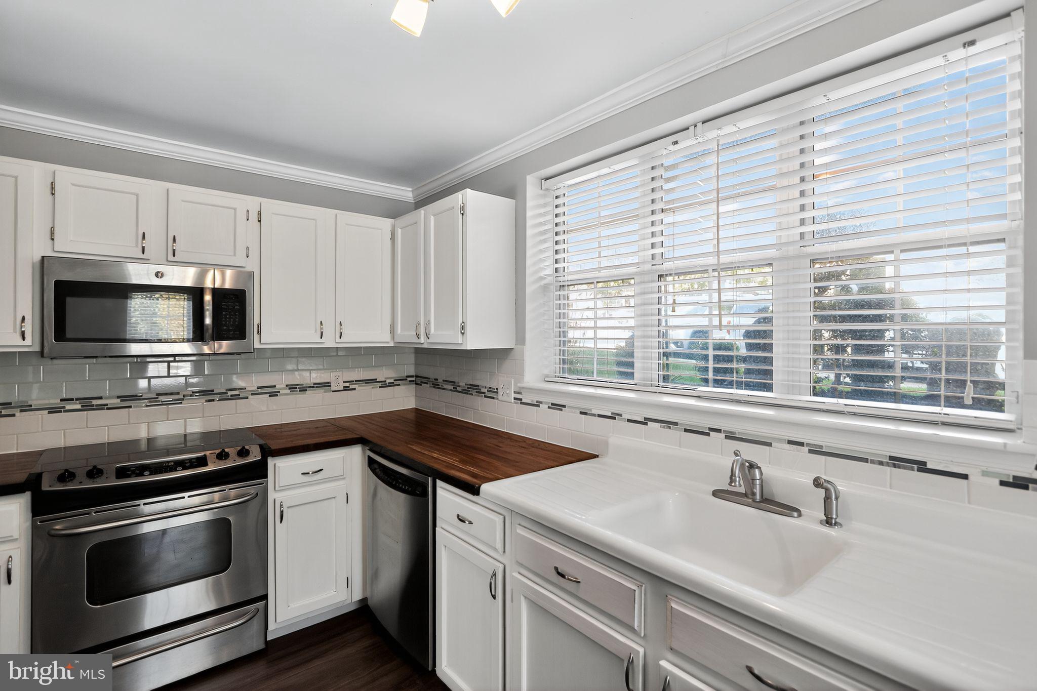 16209 TACONIC CIRCLE