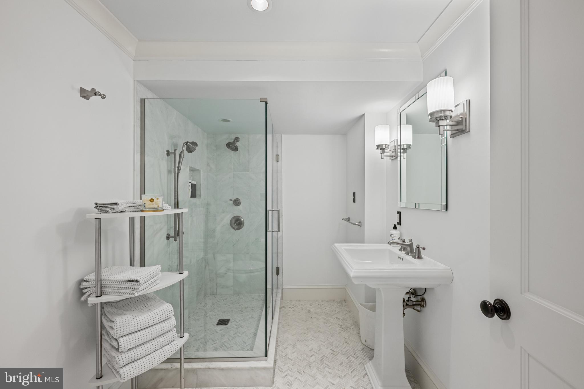 ANNAPOLIS ROADS - Residential