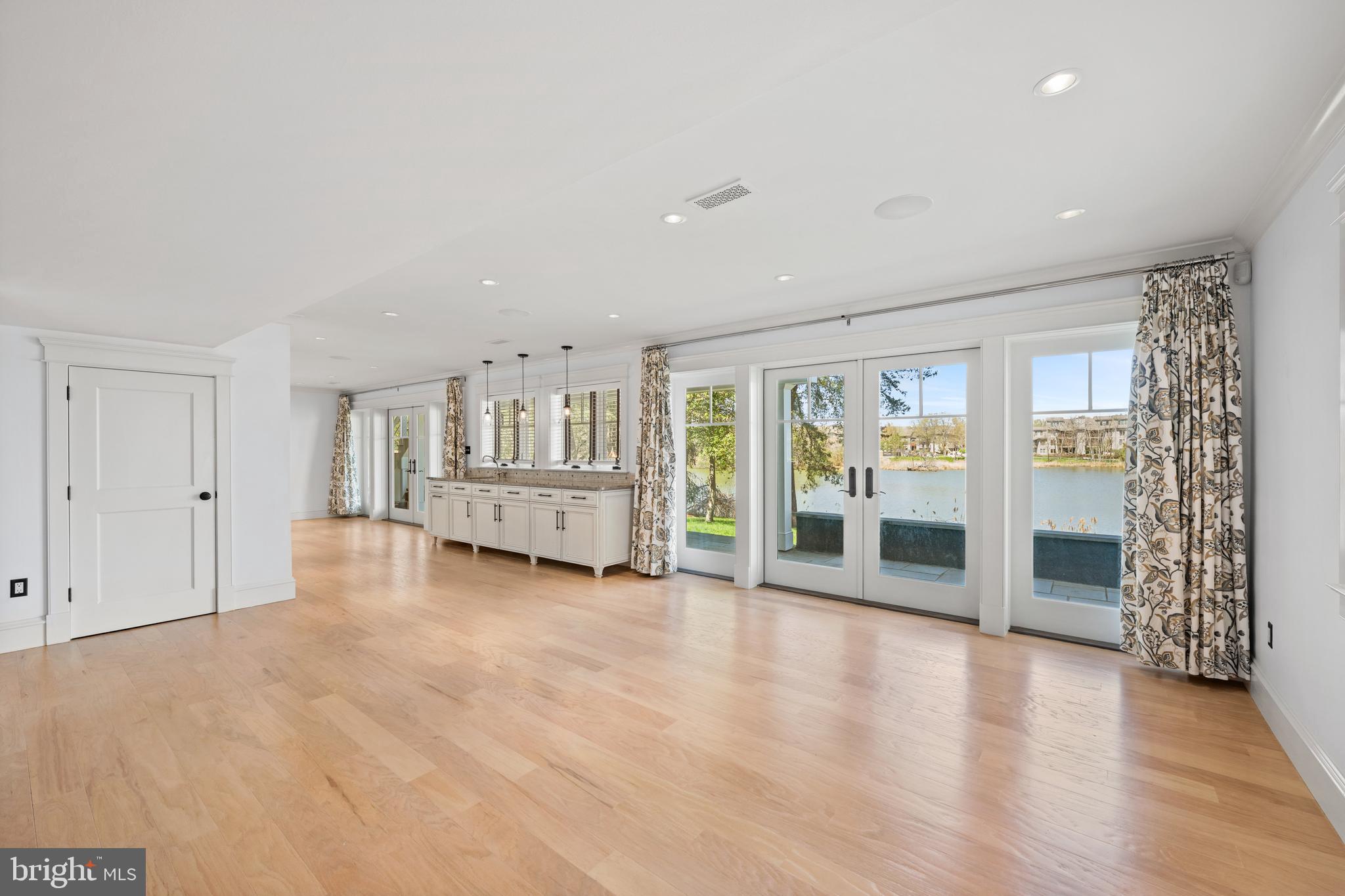 ANNAPOLIS ROADS - Residential