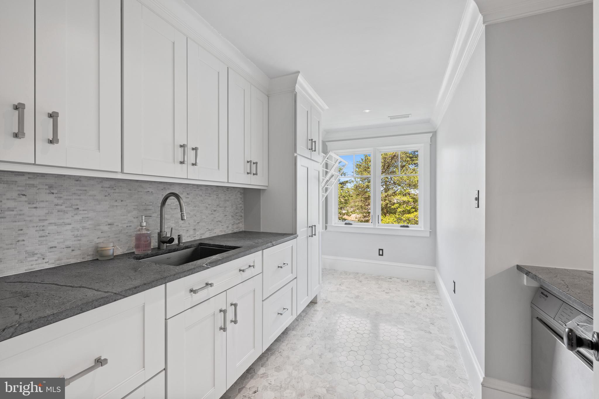 ANNAPOLIS ROADS - Residential