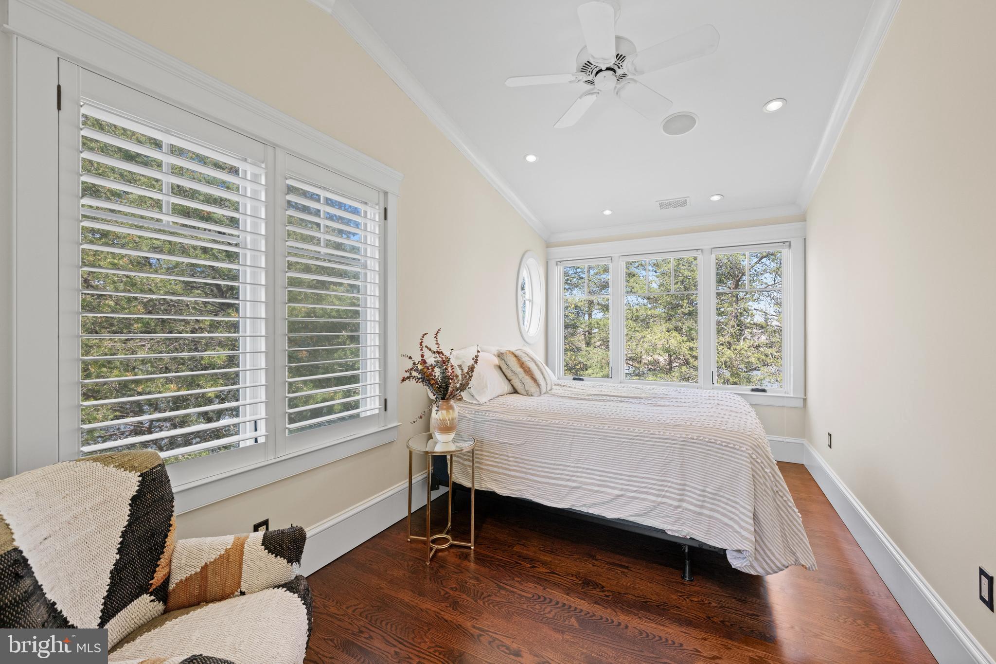 ANNAPOLIS ROADS - Residential