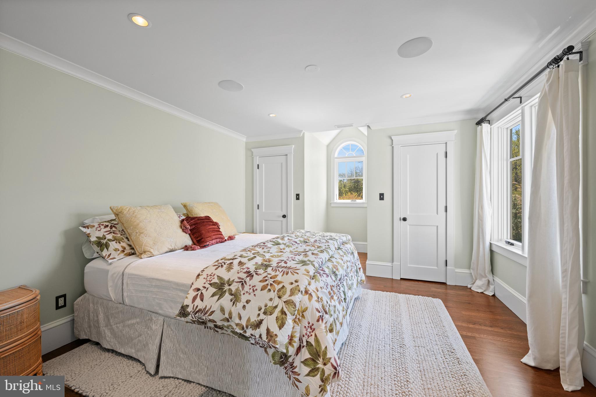 ANNAPOLIS ROADS - Residential