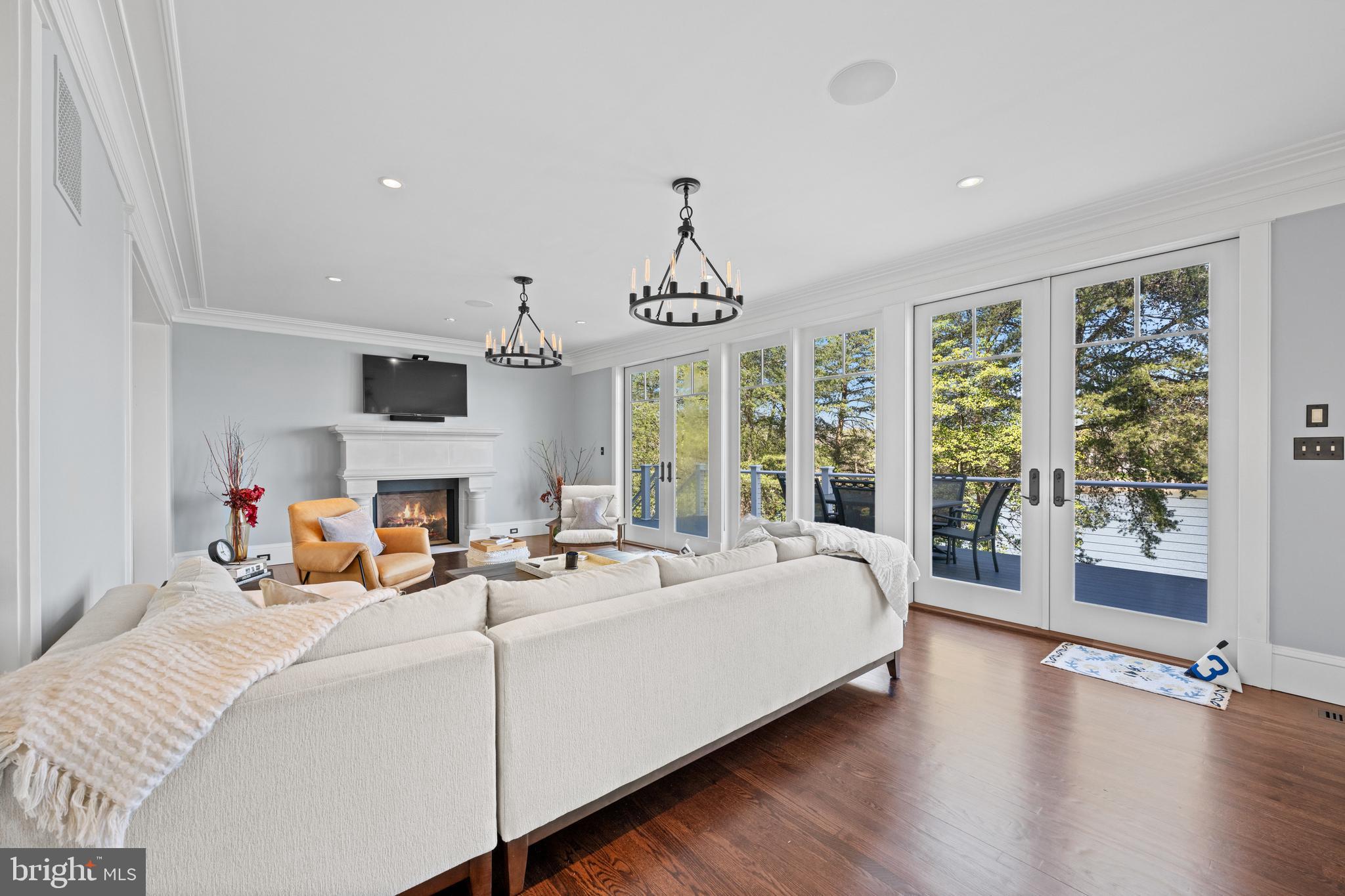 ANNAPOLIS ROADS - Residential