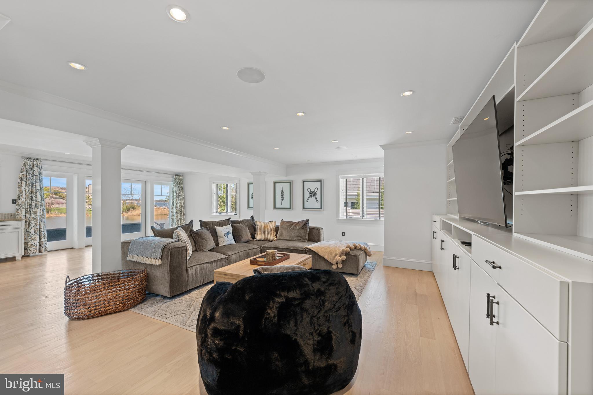 ANNAPOLIS ROADS - Residential