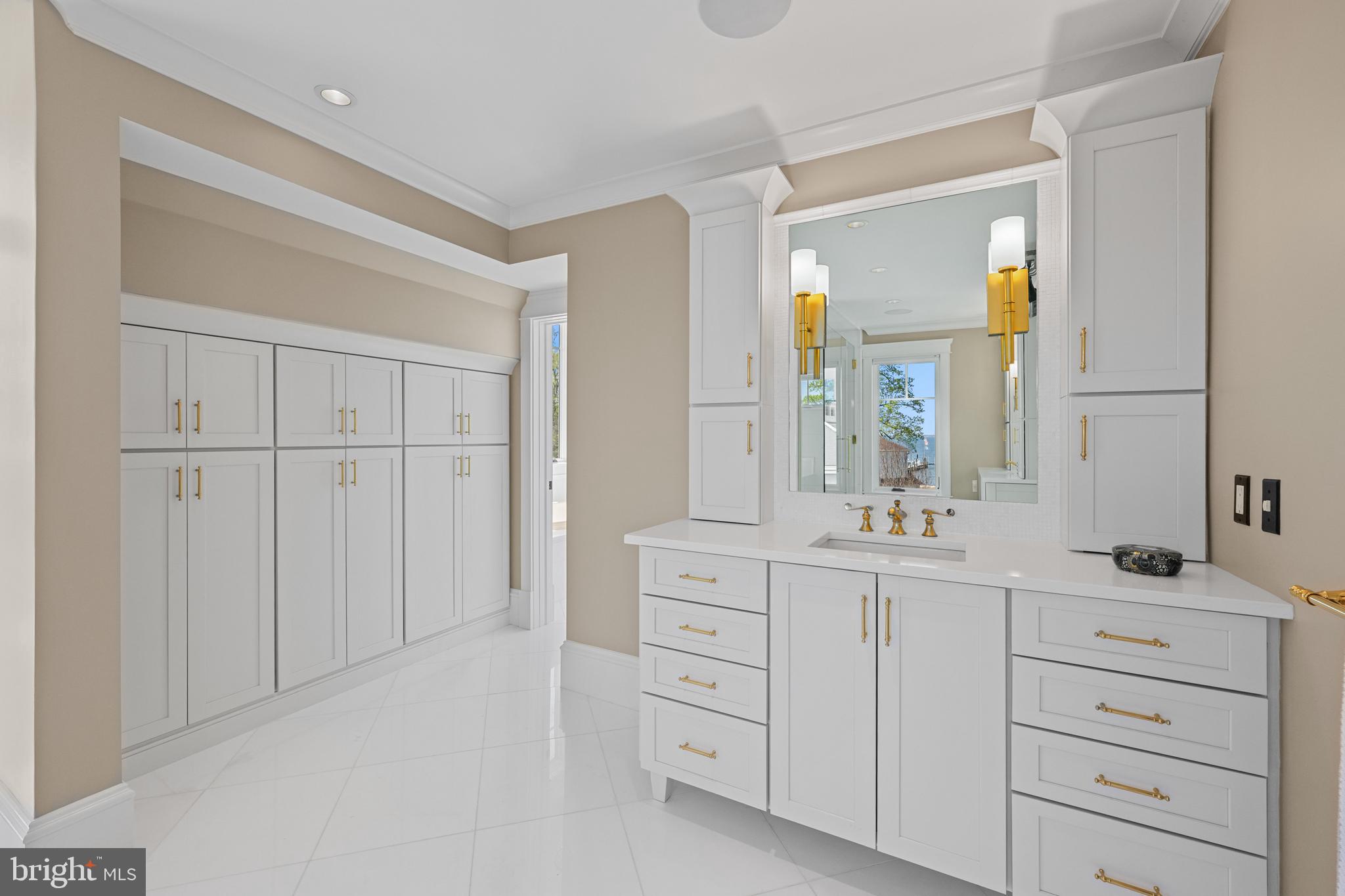 ANNAPOLIS ROADS - Residential