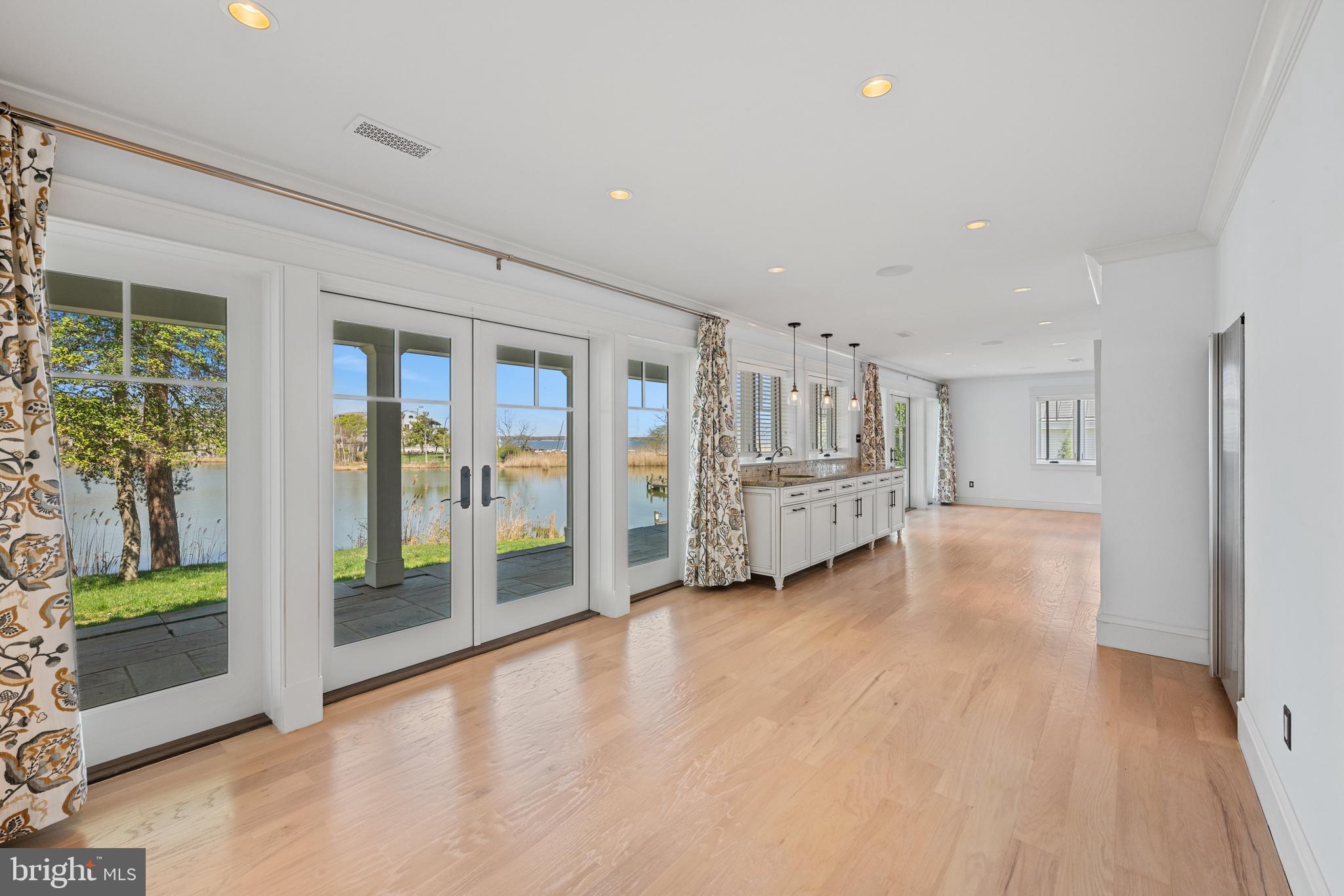 ANNAPOLIS ROADS - Residential