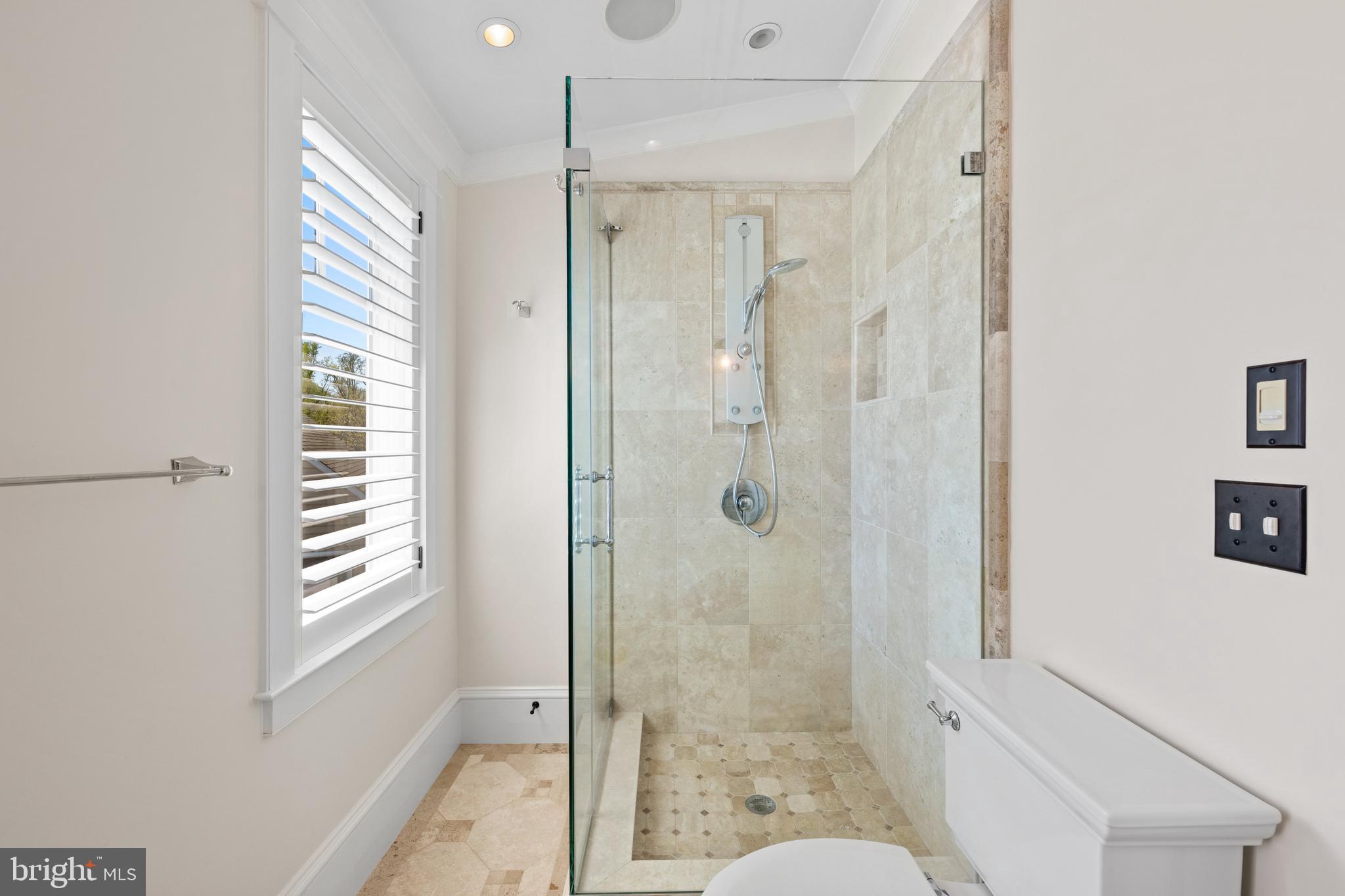 ANNAPOLIS ROADS - Residential