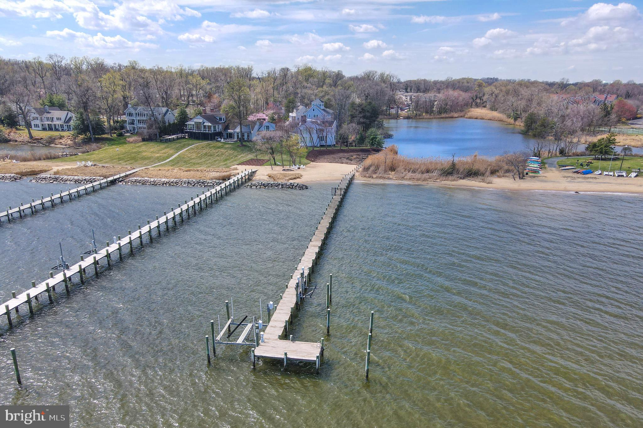 ANNAPOLIS ROADS - Residential