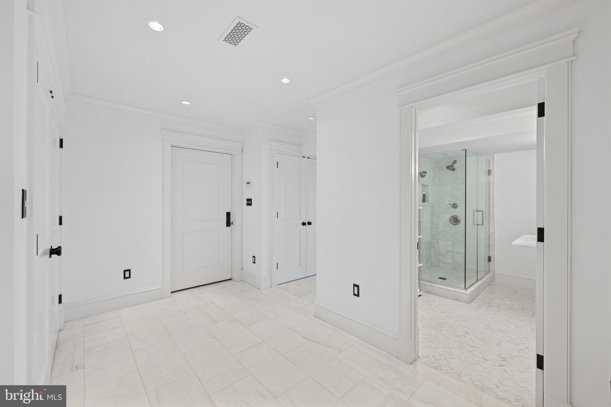 ANNAPOLIS ROADS - Residential