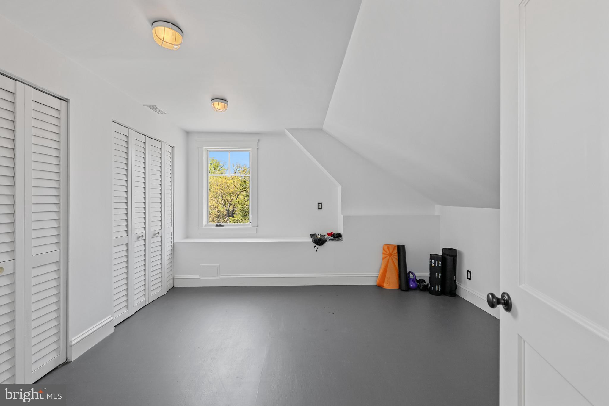 ANNAPOLIS ROADS - Residential