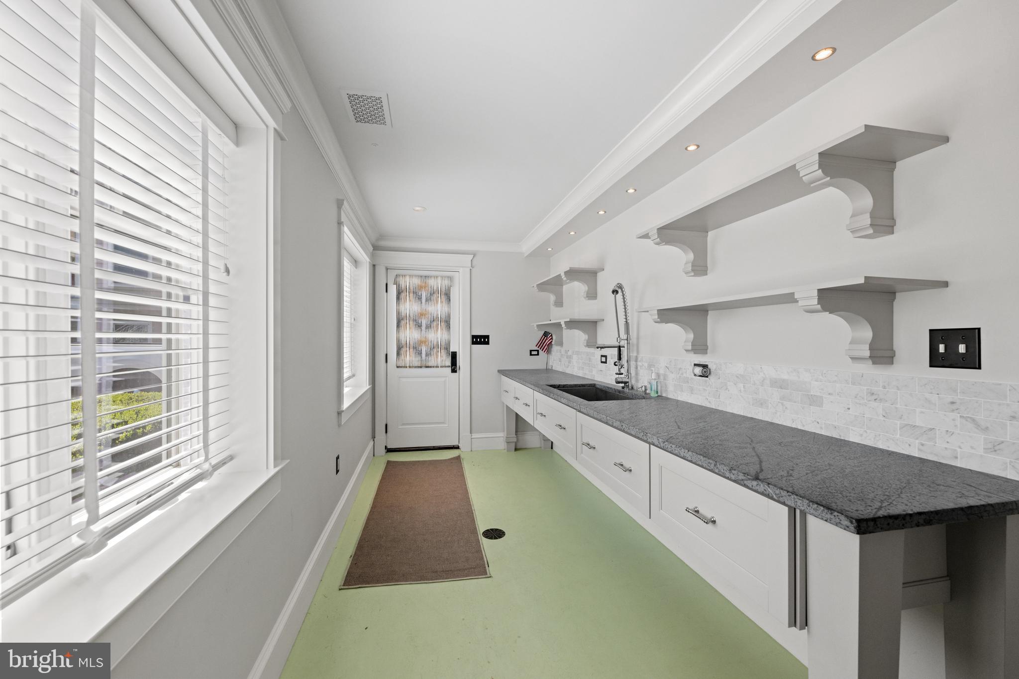 ANNAPOLIS ROADS - Residential