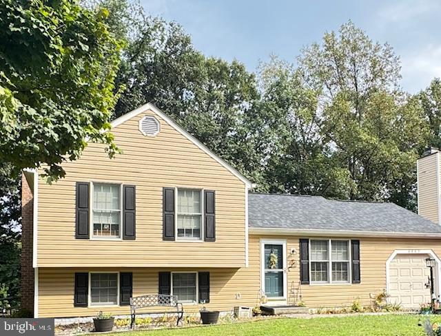 Don’t miss this incredible opportunity! ✨
Own a beautiful single-family home featuring 3 spacious bedrooms, 2 full baths, and 4 finished levels of living space.
Located in the highly sought-after Lake Linganore community, this home comes with endless lifestyle amenities:
🏊 Multiple pools
🏀 Basketball courts
🏖️ Sandy beaches with beach volleyball
🚤 A navigable lake for boating, fishing & swimming
🚴 Nature & biking trails
🏓 Pickleball & tennis courts
⚽ Soccer & sports fields
🎶 Summer Concert Series under the stars
Plus, enjoy peace of mind with a roof that’s only 4 years old and a brand-new HVAC system (installed within the last 6 months)!
This isn’t just a home—it’s a lifestyle.
Schedule your tour today before it’s gone!