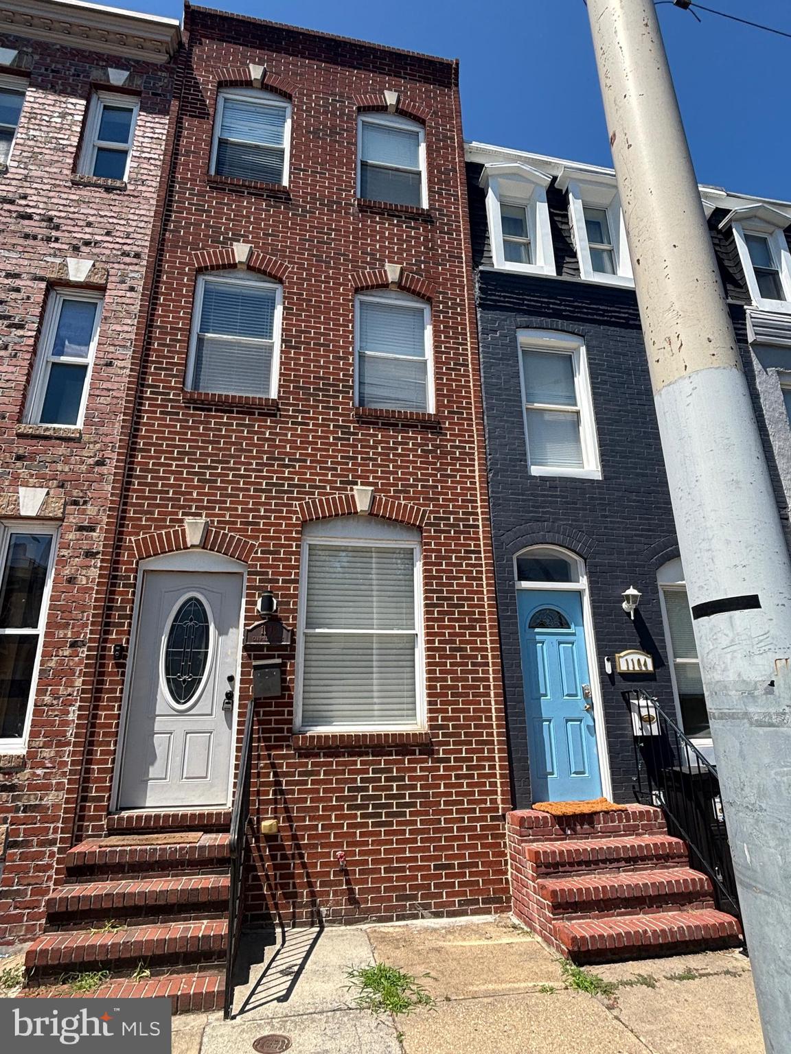 *Applicants should apply using RentSpree online Application in the Listing.* Renovated in 2010 this home features 3 bedrooms and 3 1/2 baths! Huge Value, conveniently located in The Historic Neighborhood of Pigtown. This 4 Level home features a Rooftop deck, hardwood floors throughout the home with trey ceiling and crown molding. Finished basement with 8ft ceiling.