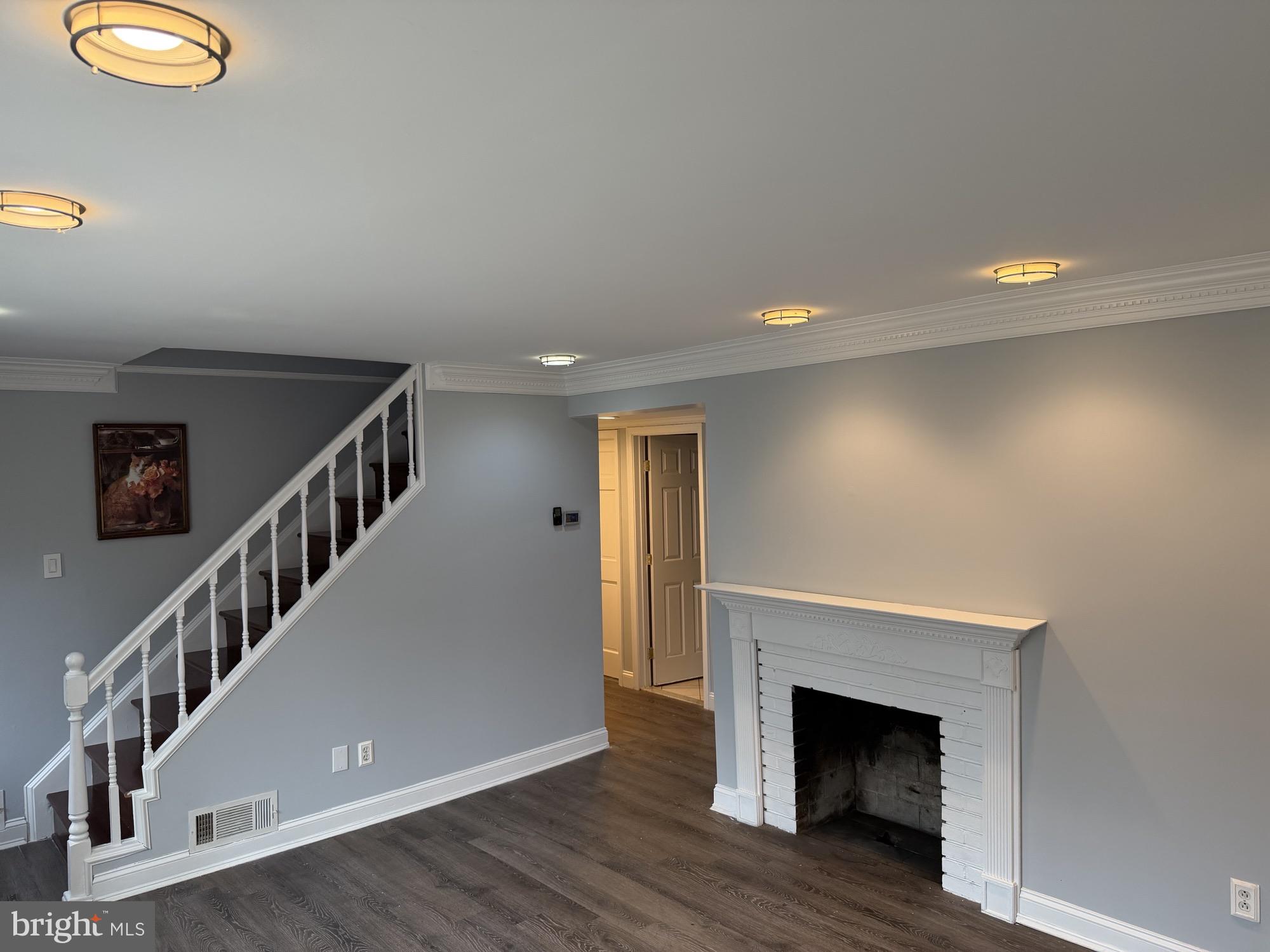 BROADWOOD MANOR - Residential