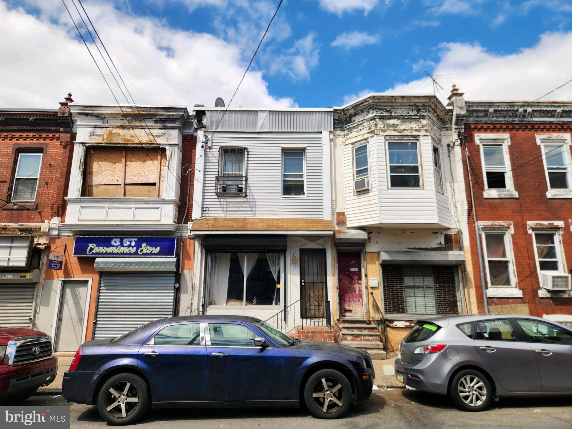 Discover a versatile mixed-use commercial space located on the first floor, currently operating as a barber shop with a rental income of $1,000 per month plus $45 for water. Additionally, there's a two-bedroom apartment on the second floor, bringing in $800 per month plus $35.00 for water. Both tenants are on a month-to-month lease, offering potential buyers the opportunity for immediate income and future rental adjustments. This property is ideal for investors looking to capitalize on a dynamic combination of commercial and residential rental income.
Property is EZ to see and show. All offers will be presented.