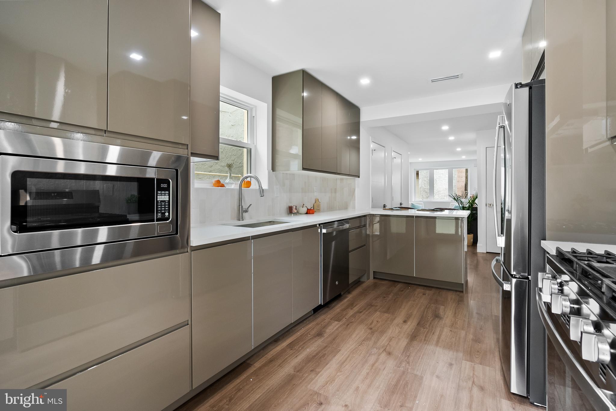 PASSYUNK SQUARE - Residential