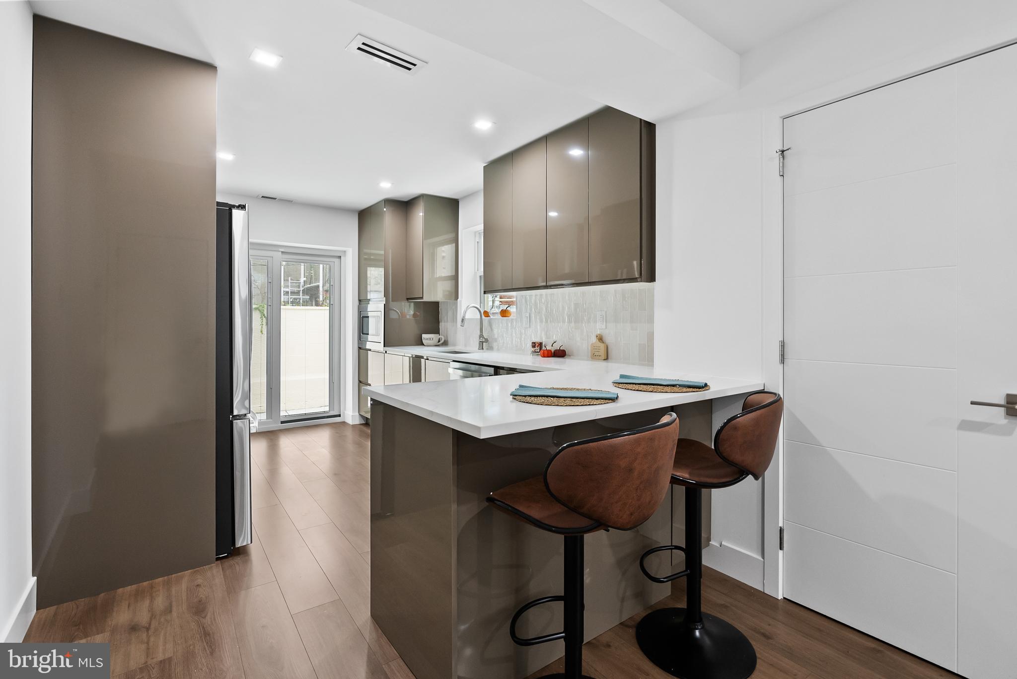 PASSYUNK SQUARE - Residential