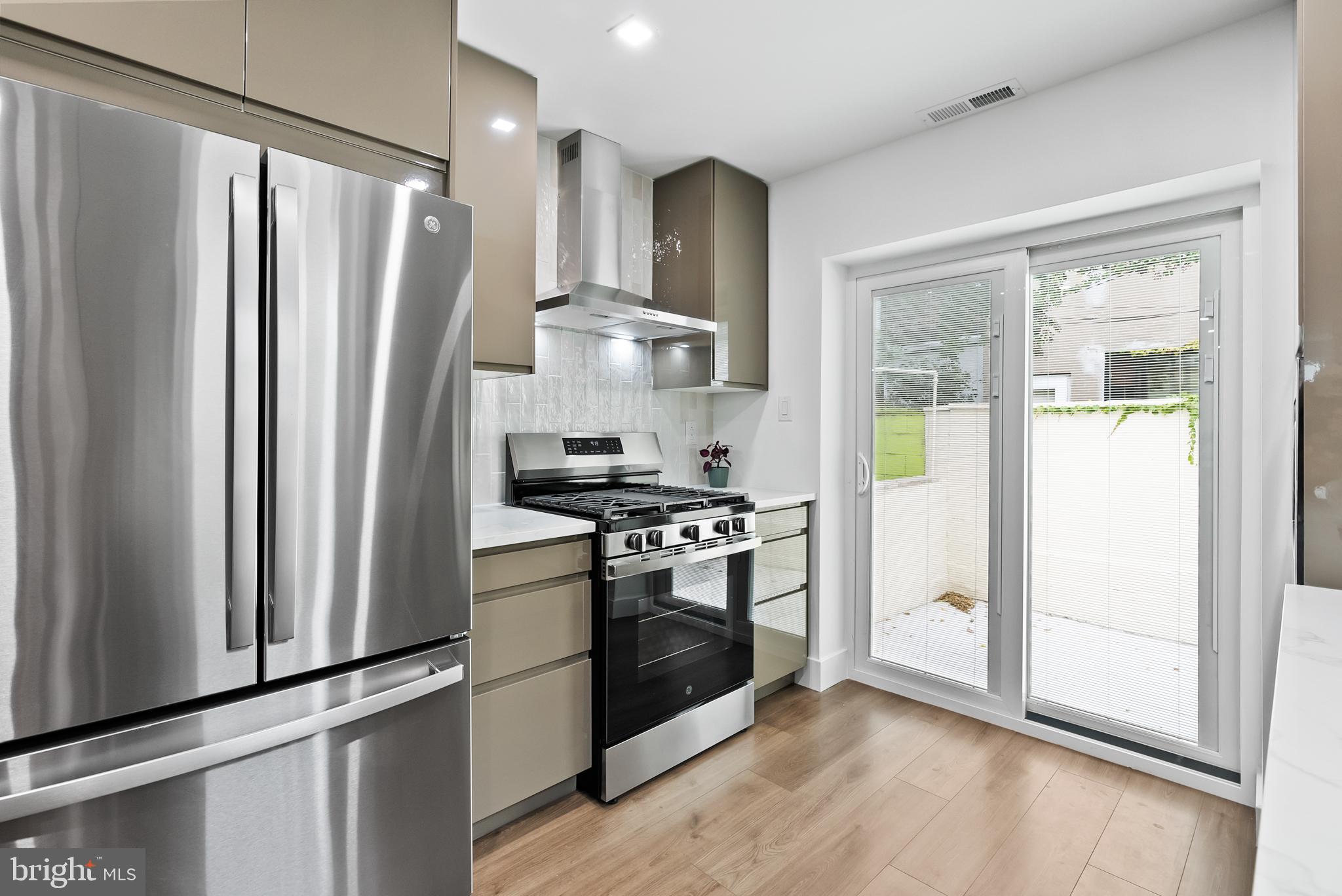 PASSYUNK SQUARE - Residential