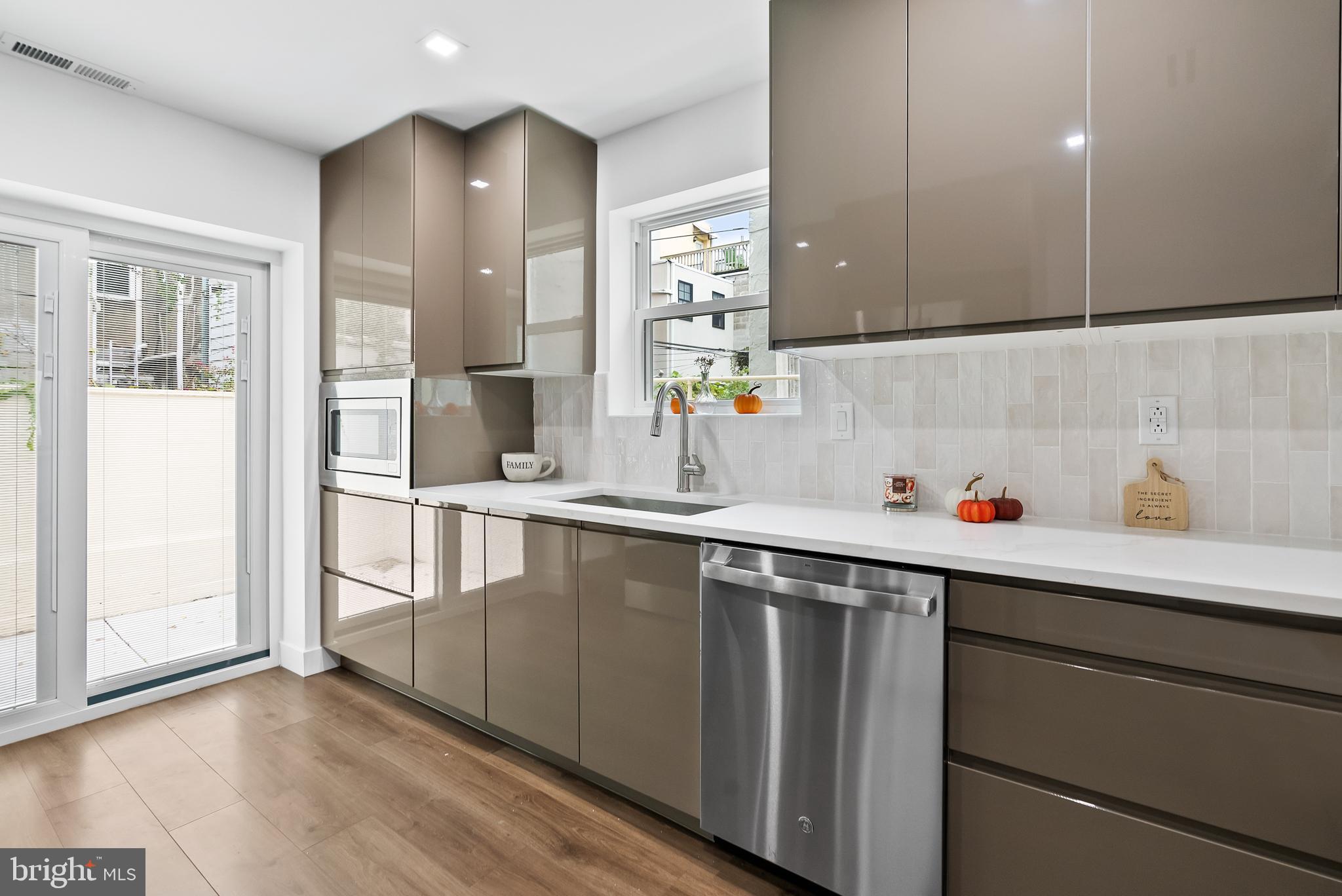 PASSYUNK SQUARE - Residential