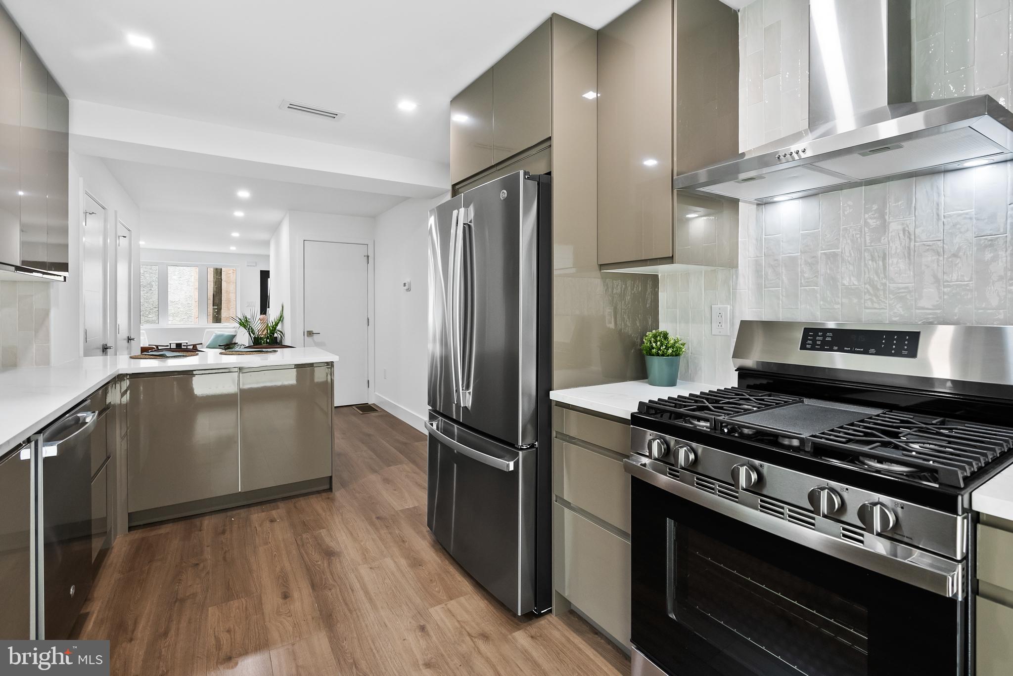 PASSYUNK SQUARE - Residential