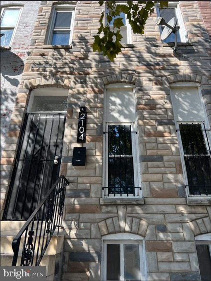 RENOVATED BEAUTIFUL  3 BEEDROOMS AND 1 FULL BATH MINUTES AWAY FROM DOWNTOWN. 
NEW KITCHEN WITH STAILESS STEEL APPLIANCES AND GRANITE COUNTERTOP.  WOOD FLOOR ON MAIN LEVEL AND NEW CARPET FOR UPSTAIRS.  3 BIG BEDROOMS AND BEAUTIFUL BATHROOM ON 2ND LEVEL. BIG BACKYARD AND CLEAN UNFINISHED BASEMANT.  MOVE IN READY FOR NEW OWNER OR RENTAL INVESTMENT.