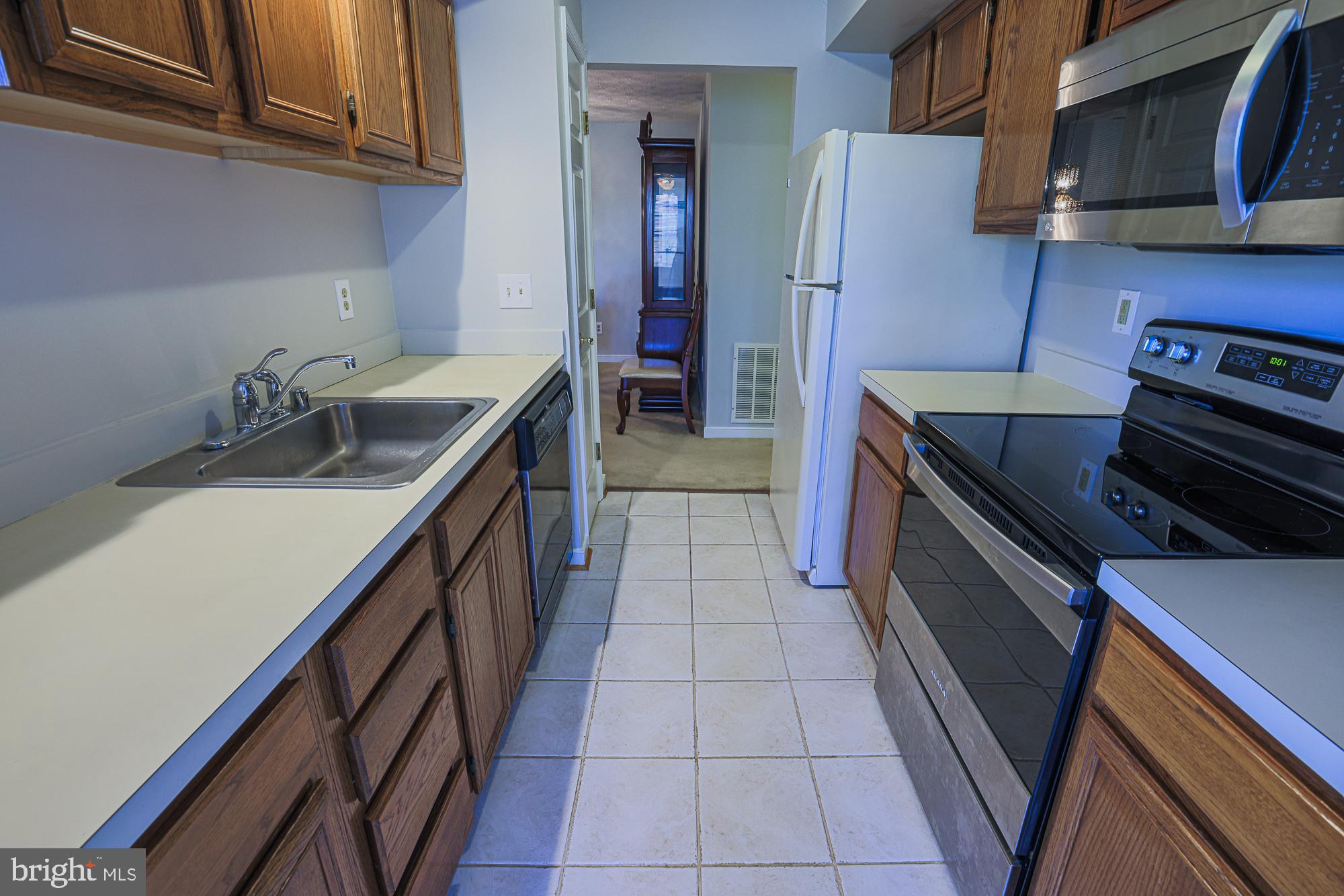 THE COURTYARDS AT POND - Residential