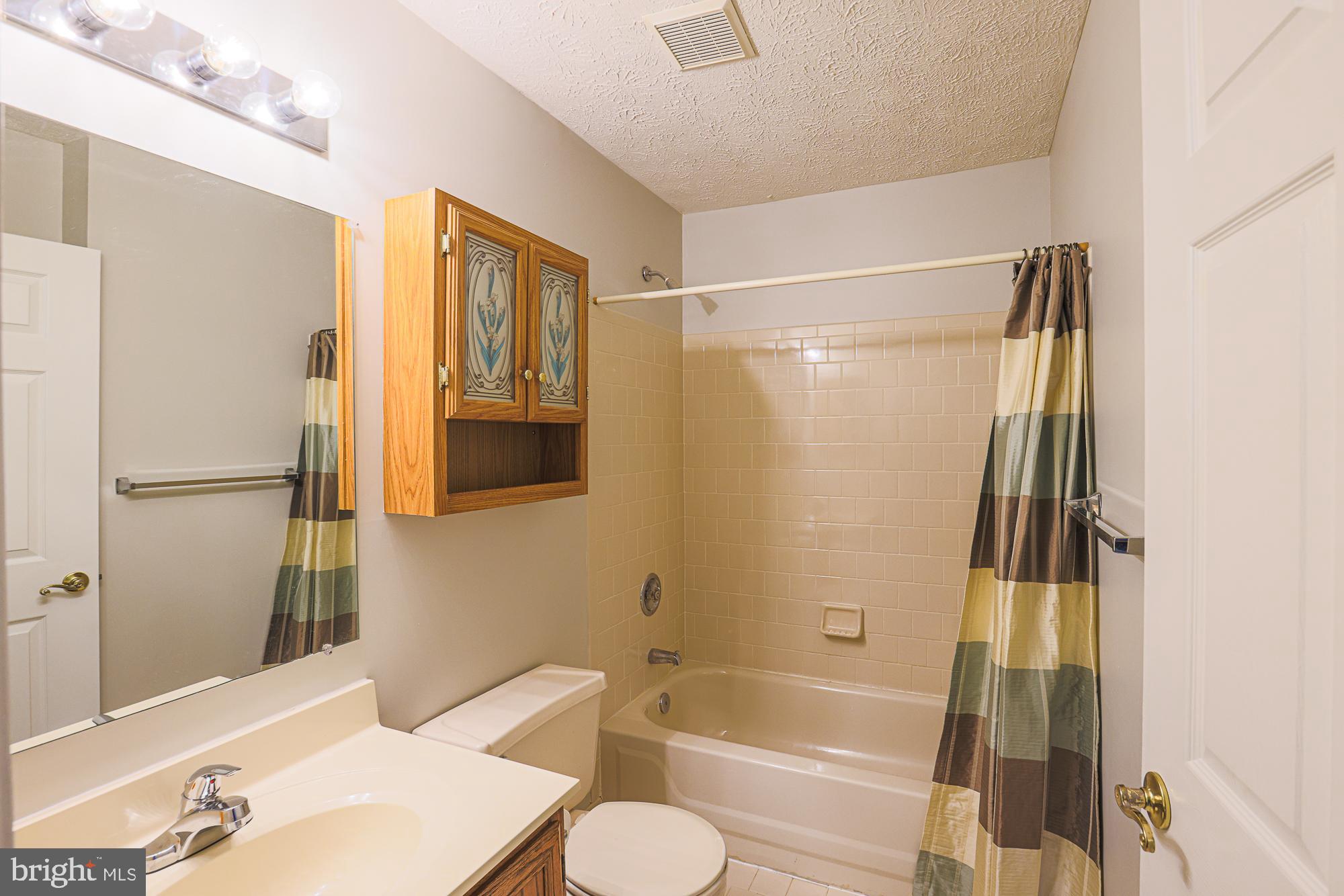 THE COURTYARDS AT POND - Residential