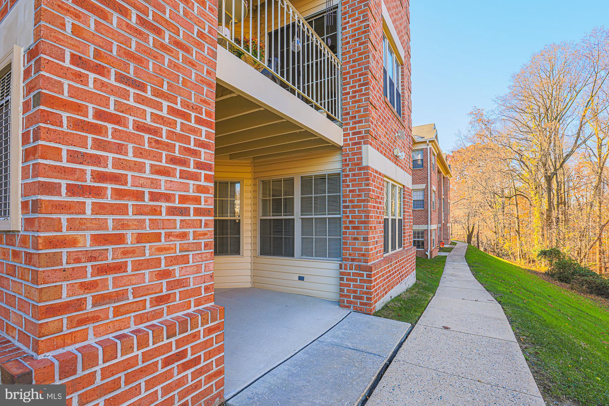 THE COURTYARDS AT POND - Residential