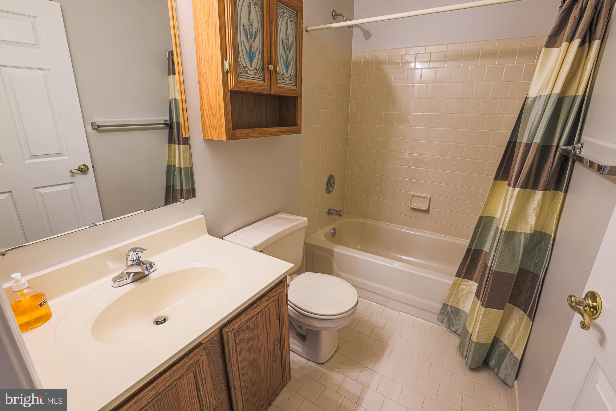 THE COURTYARDS AT POND - Residential