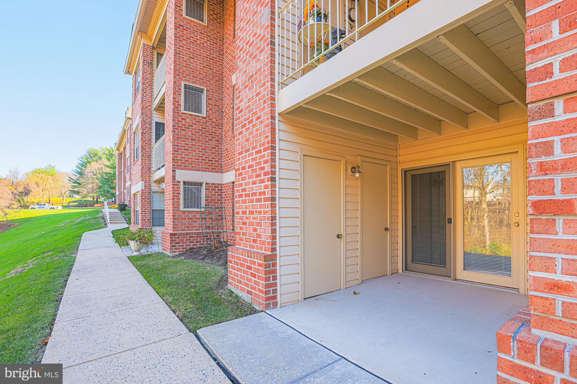 THE COURTYARDS AT POND - Residential