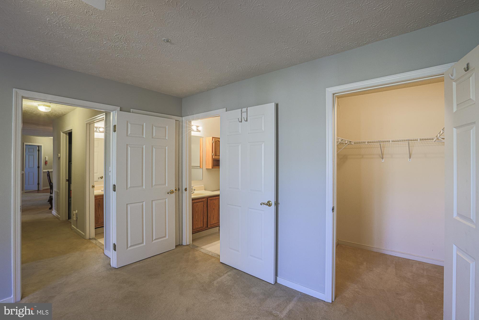 THE COURTYARDS AT POND - Residential