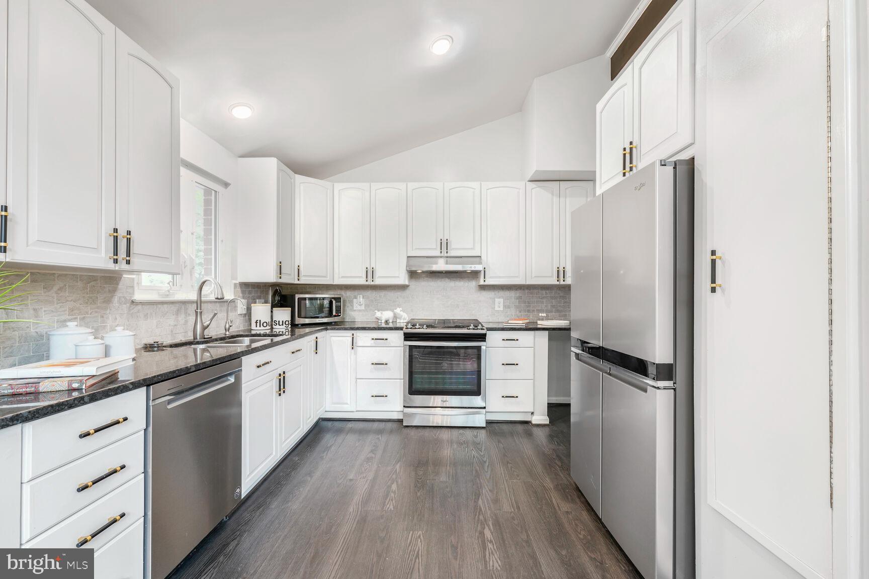 8701 GREYSTONE PLACE