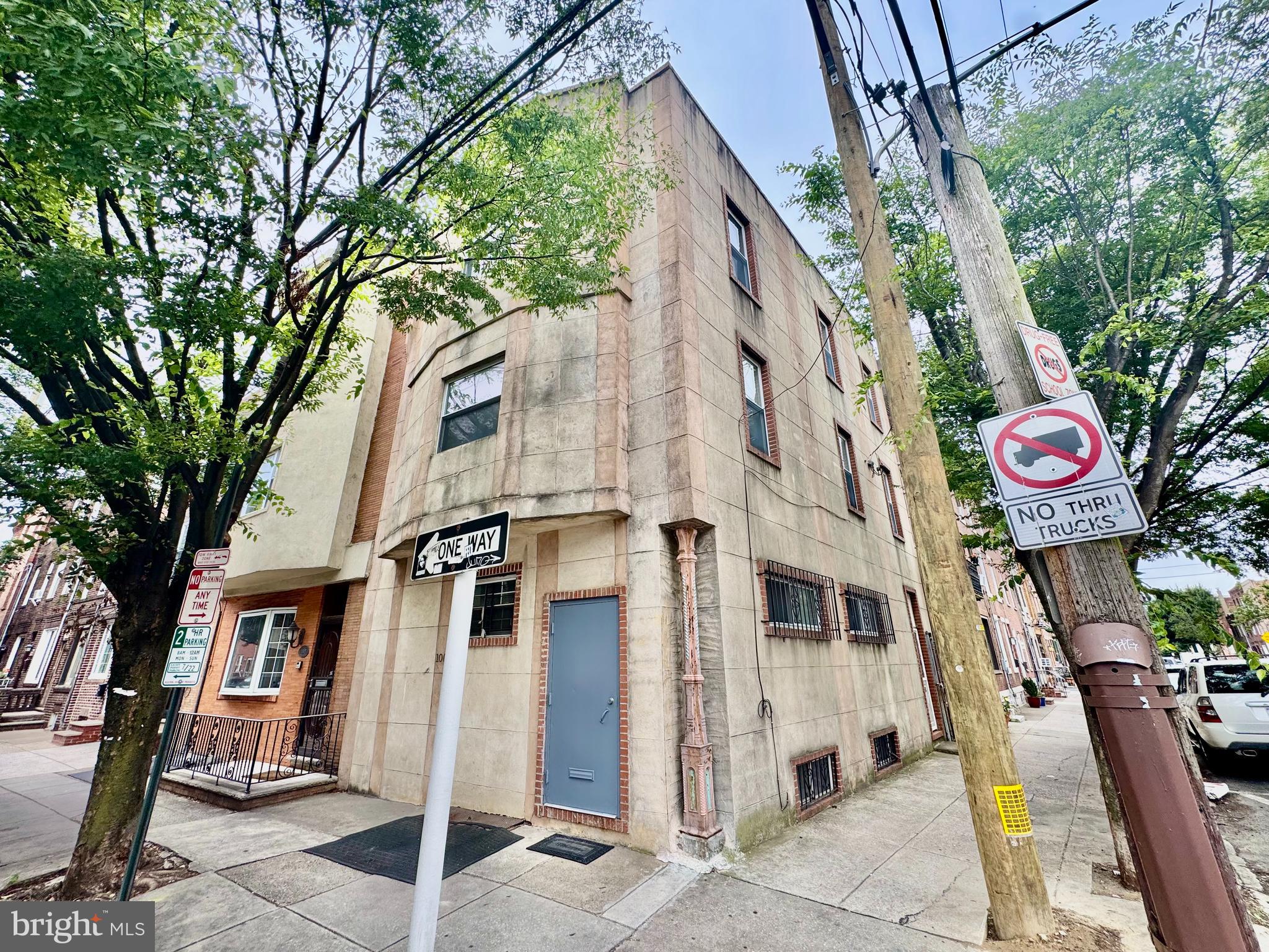Welcome to 1000 S 6th Street!
This stunning home in the heart of Queen Village features 3 spacious bedrooms, 2 full bathrooms, and 1 half bath. The owner has thoughtfully renovated most areas of the property, including a brand-new kitchen equipped with all-new appliances. With its modern updates and unbeatable location, this home is truly a hidden gem in Queen Village!