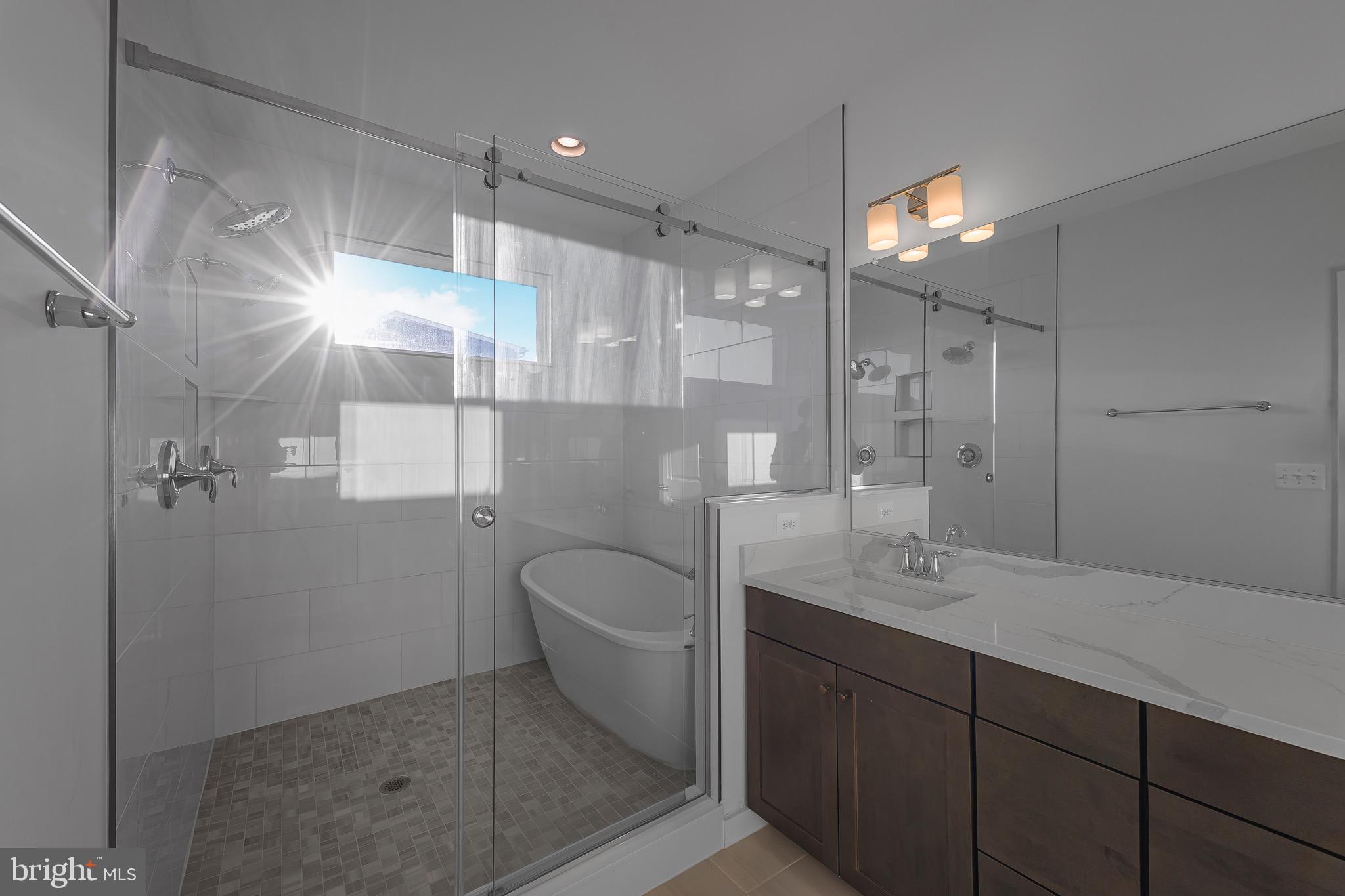 SOUTH LAKE - Residential