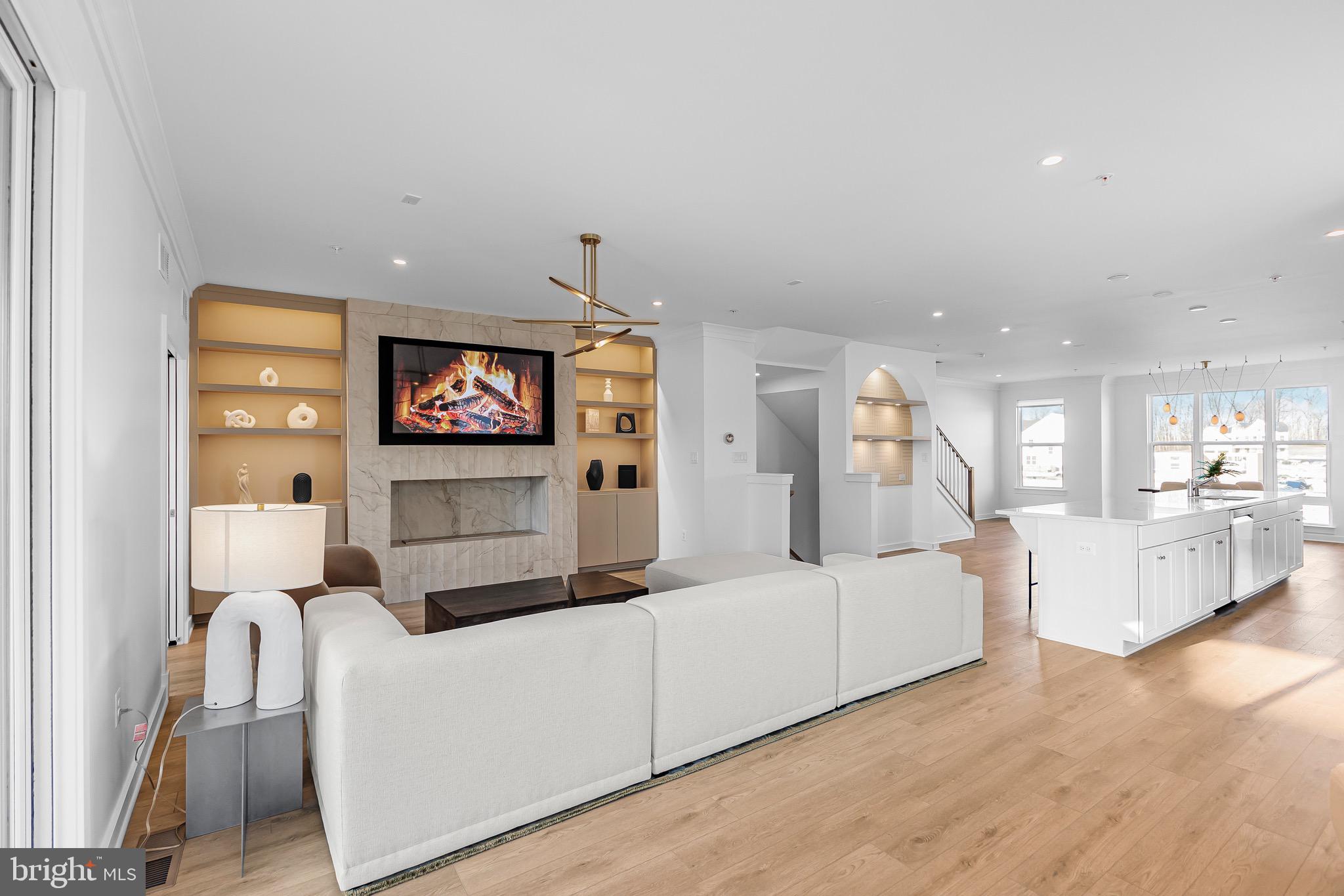 SOUTH LAKE - Residential