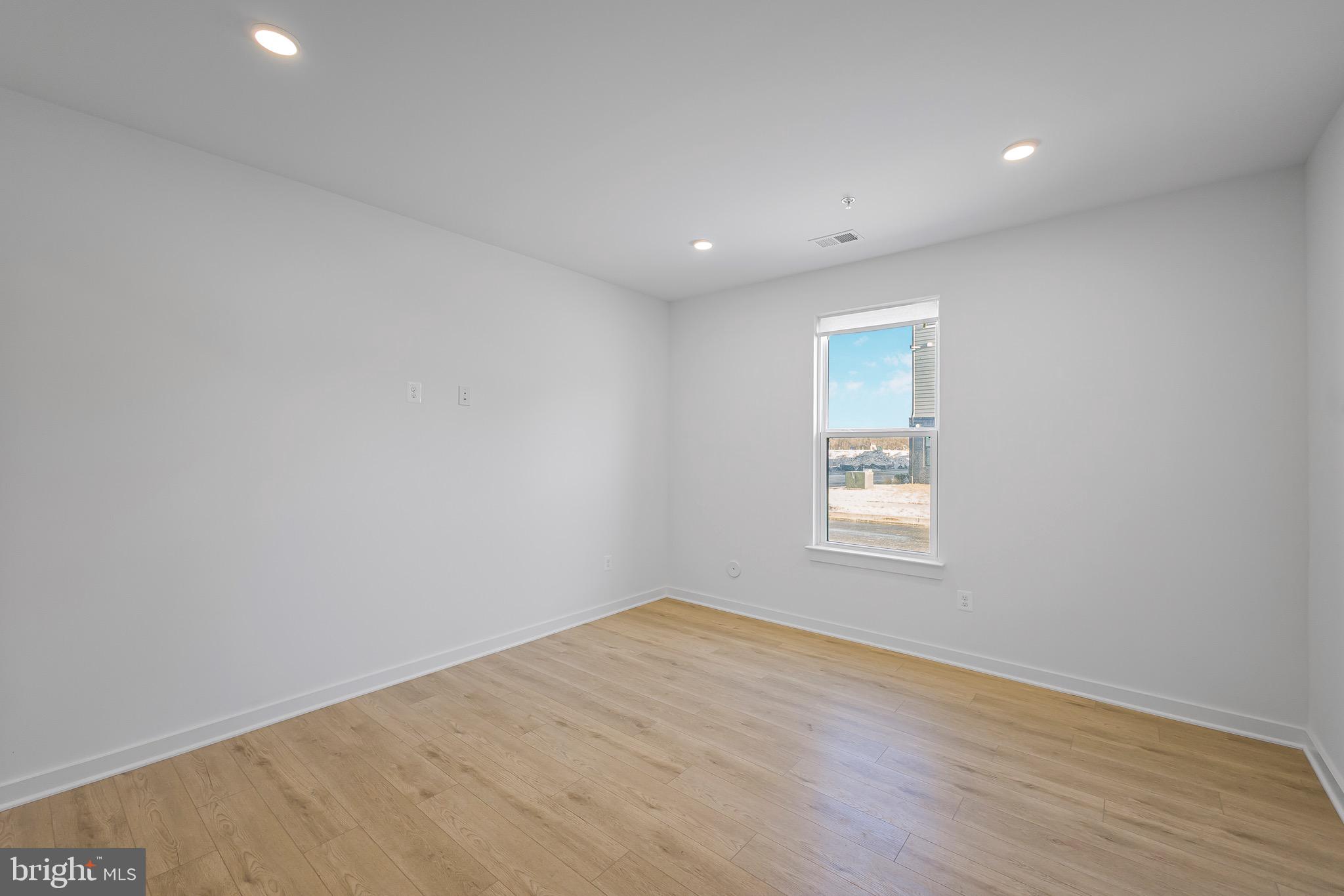 SOUTH LAKE - Residential