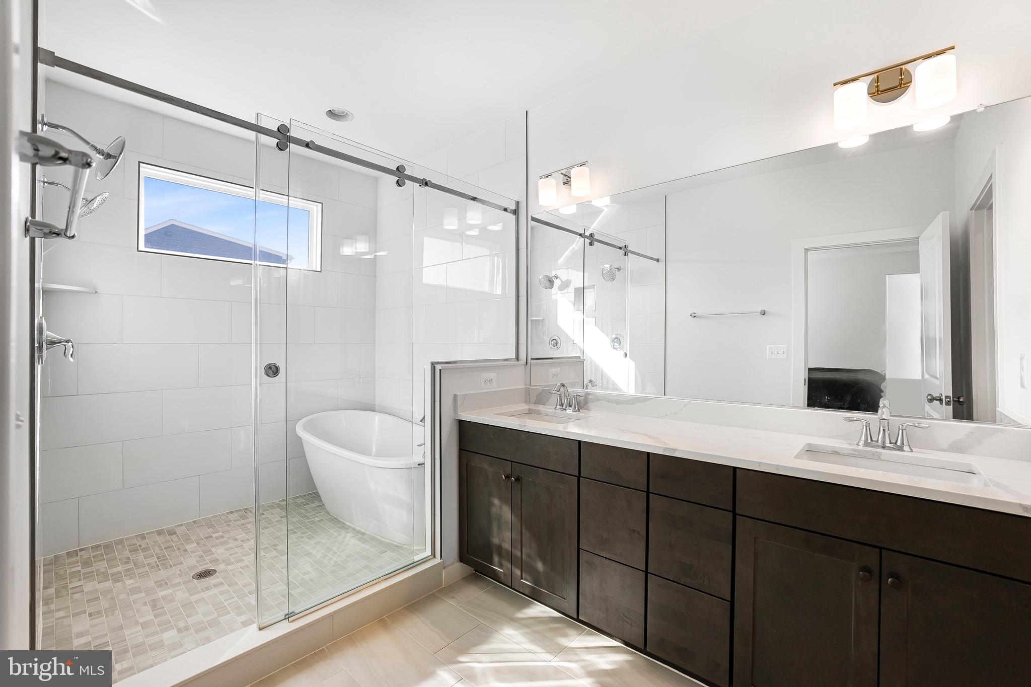 SOUTH LAKE - Residential