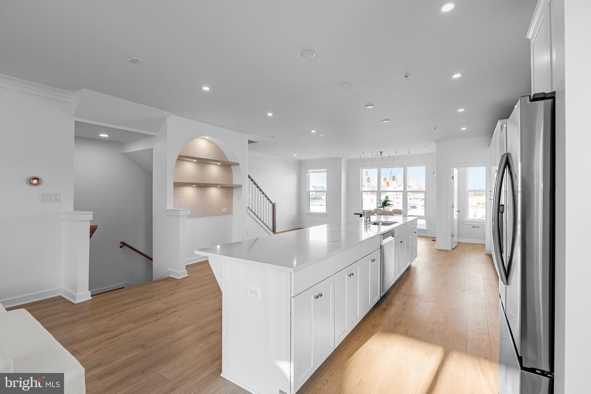 SOUTH LAKE - Residential