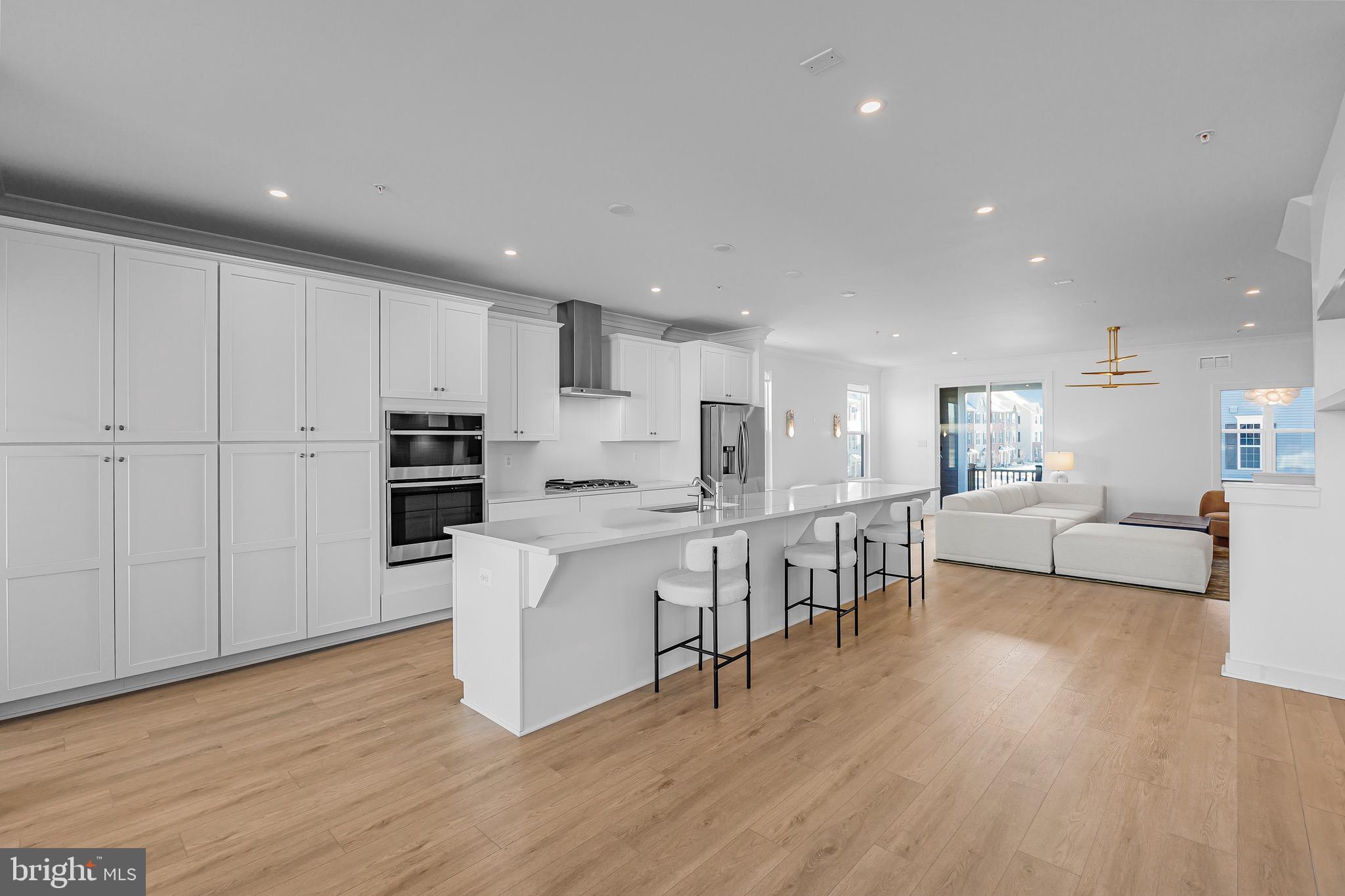 SOUTH LAKE - Residential