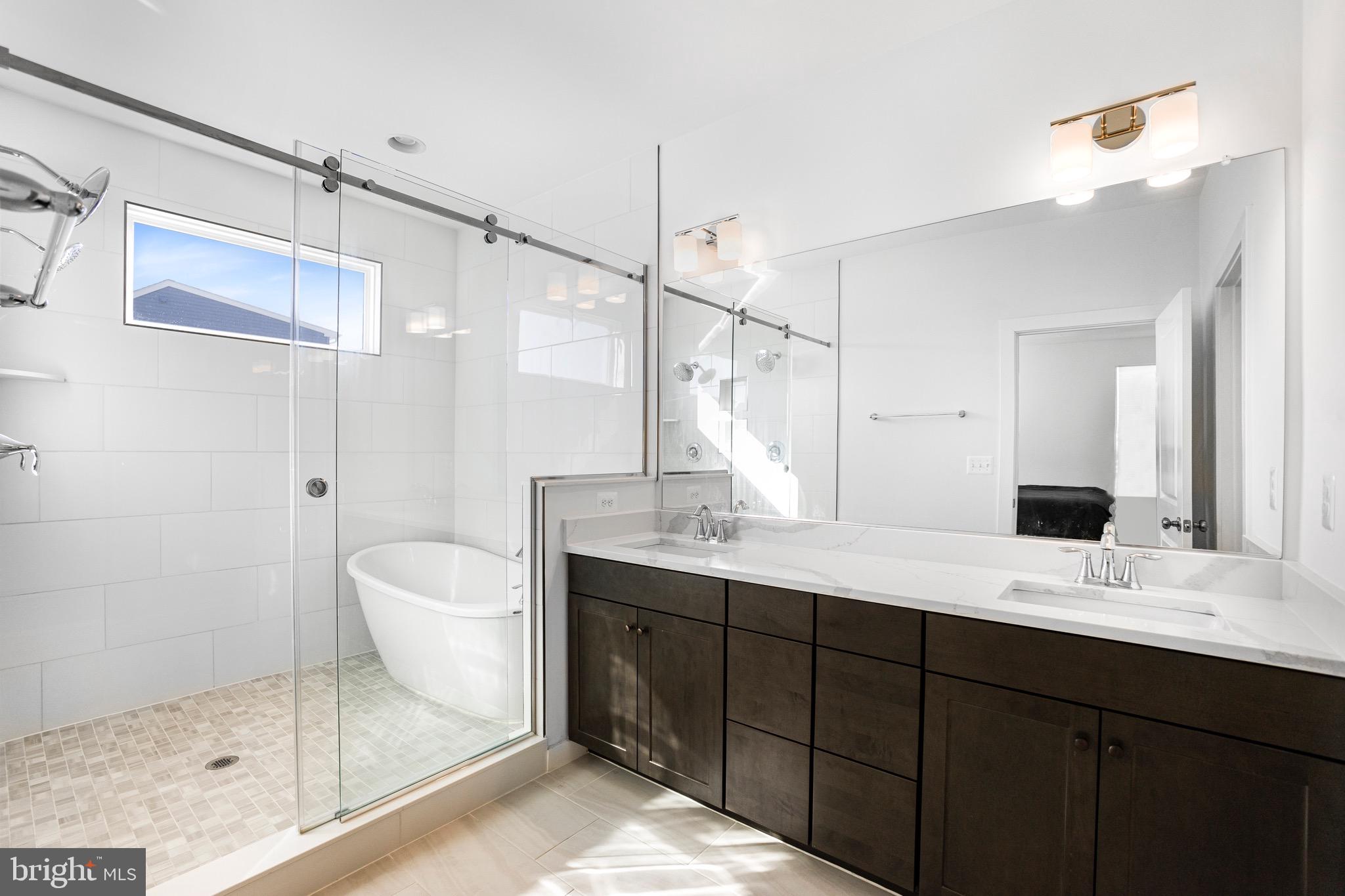 SOUTH LAKE - Residential