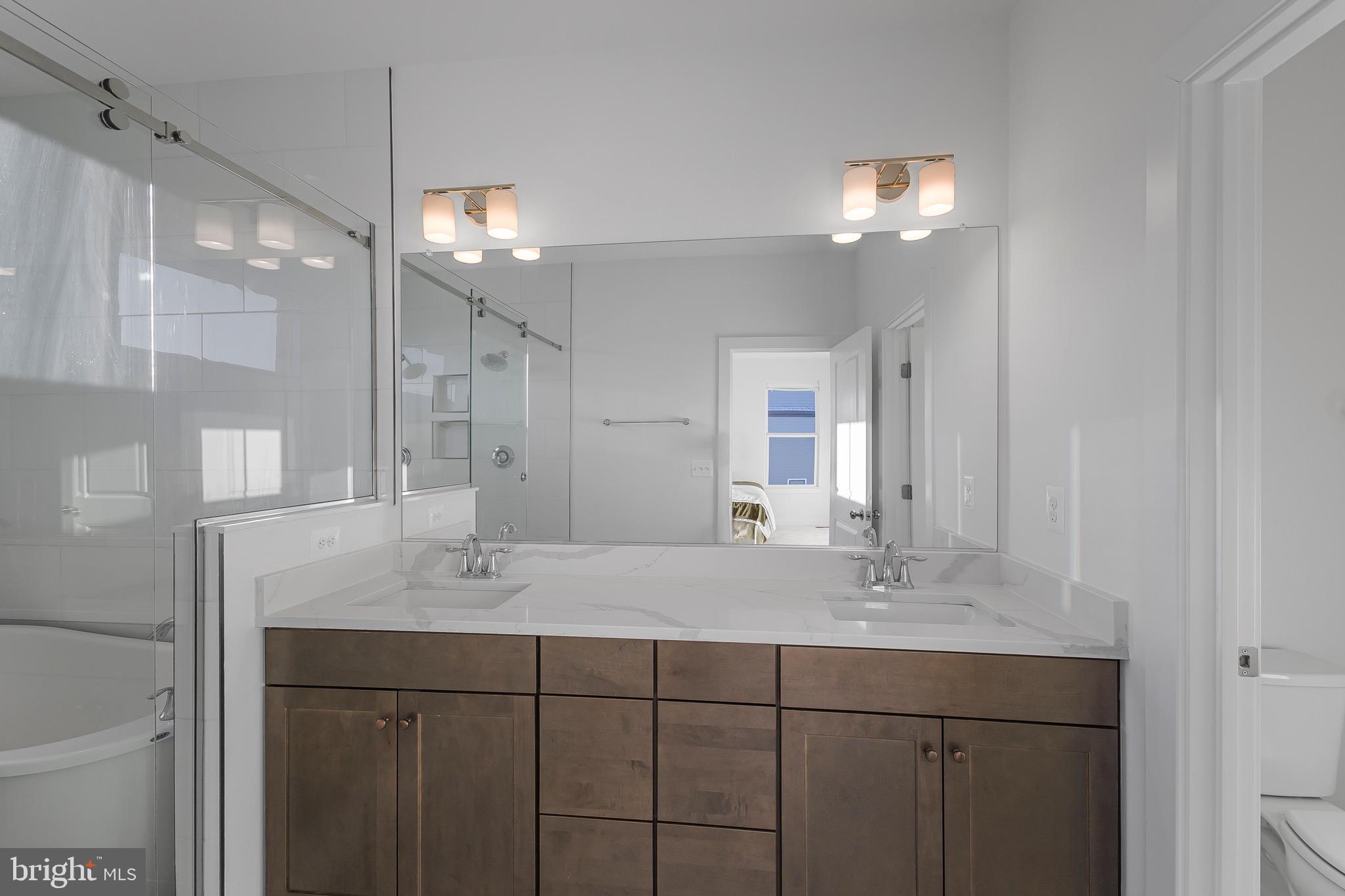 SOUTH LAKE - Residential