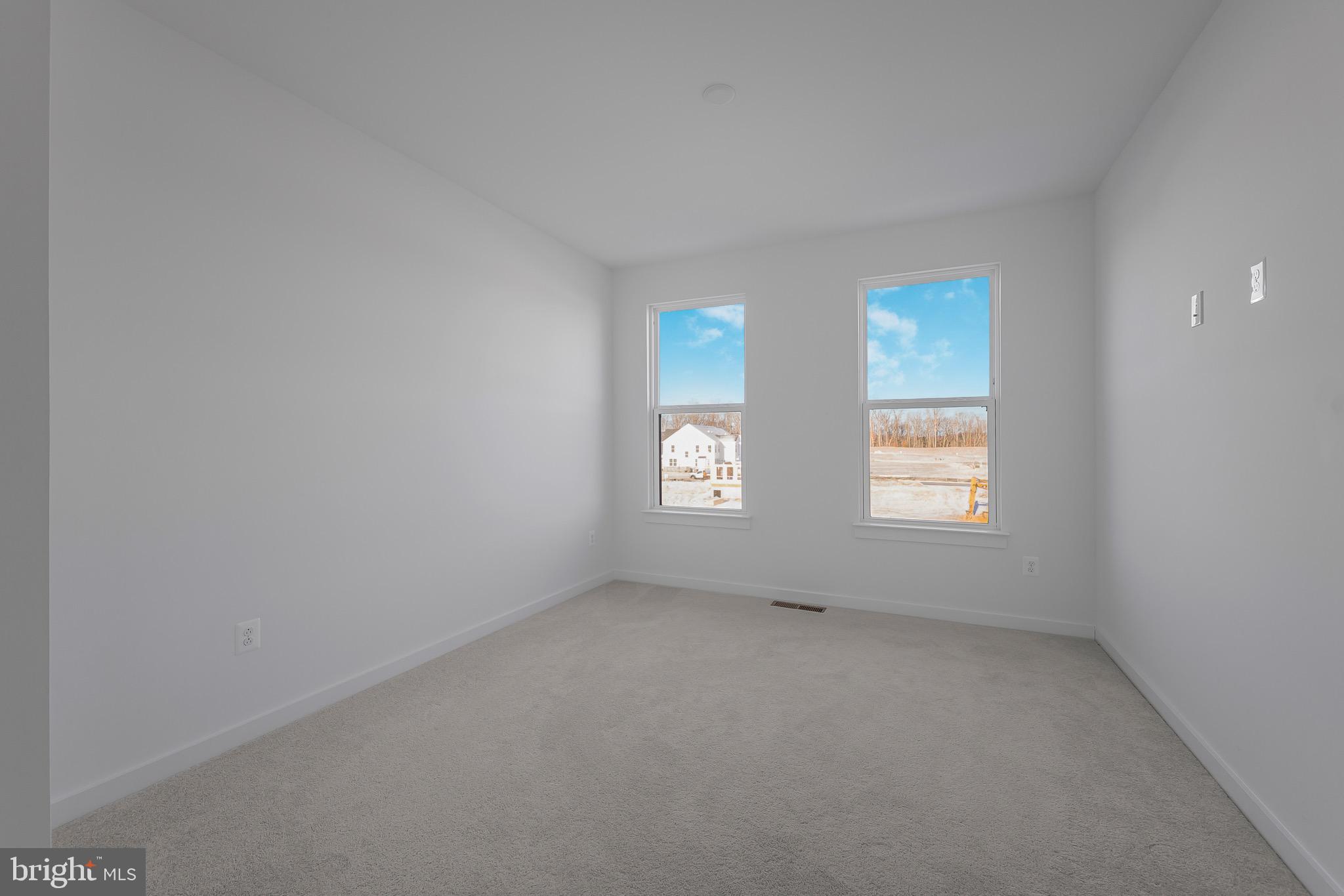 SOUTH LAKE - Residential