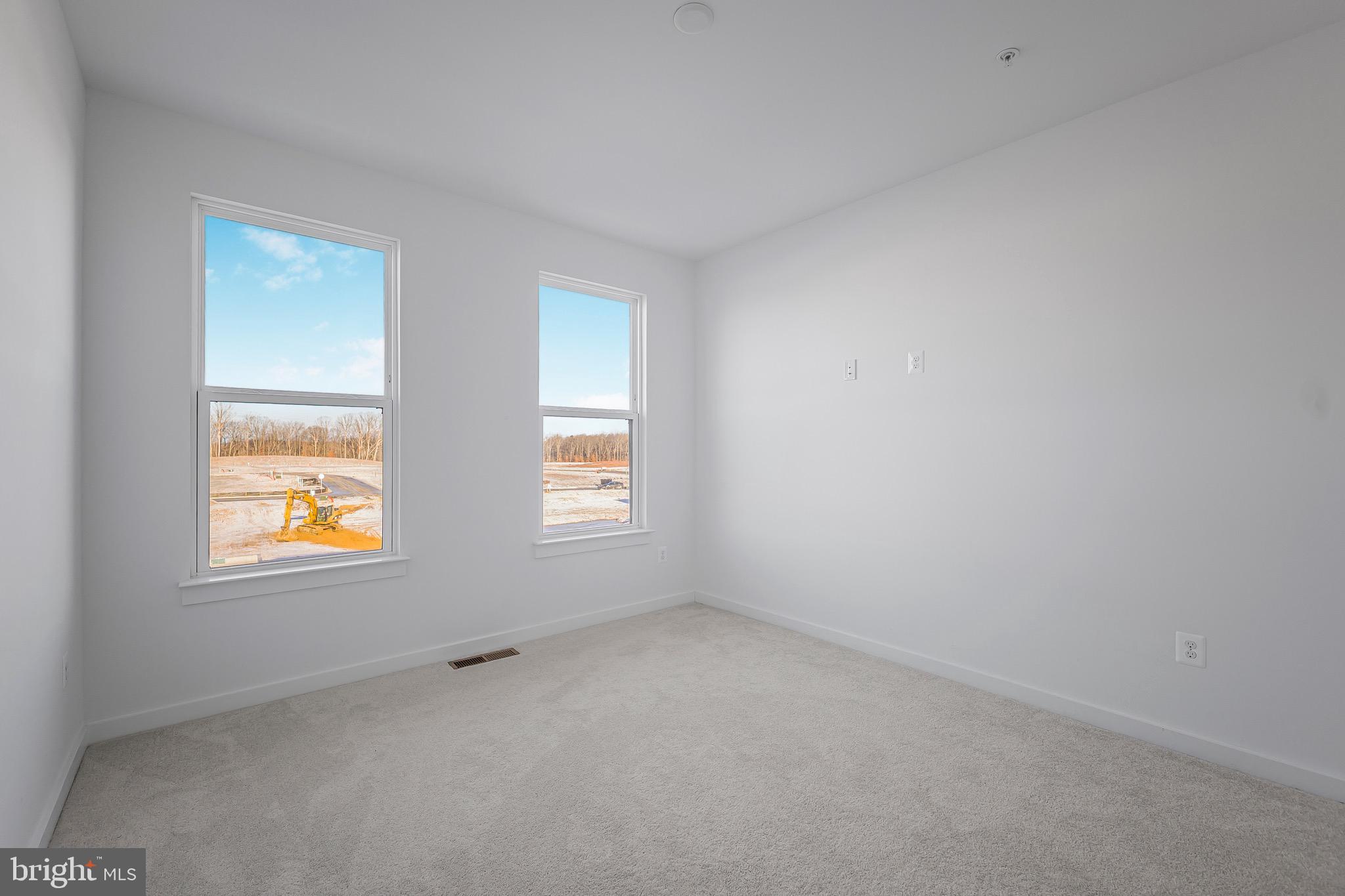 SOUTH LAKE - Residential