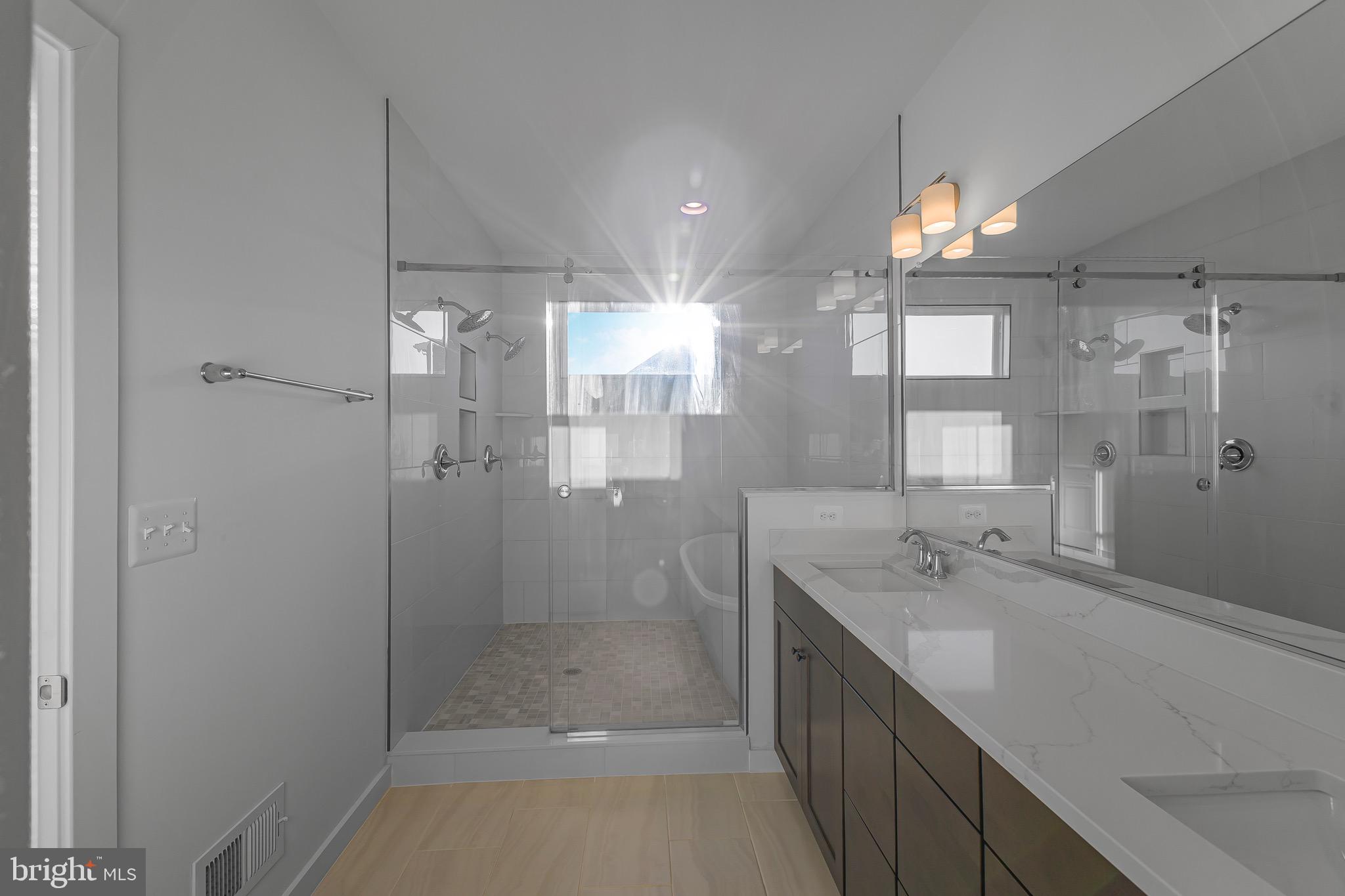 SOUTH LAKE - Residential