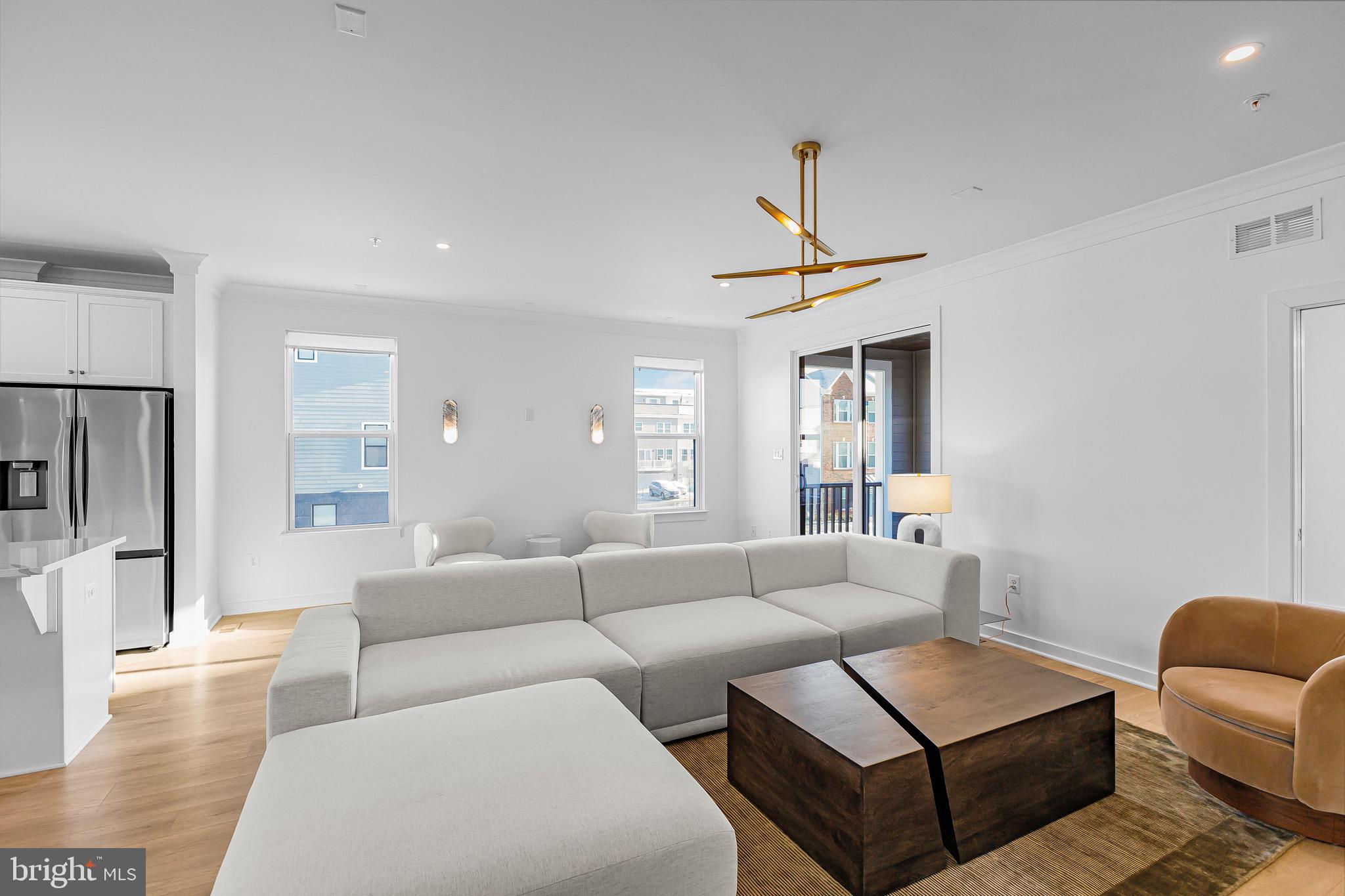 SOUTH LAKE - Residential