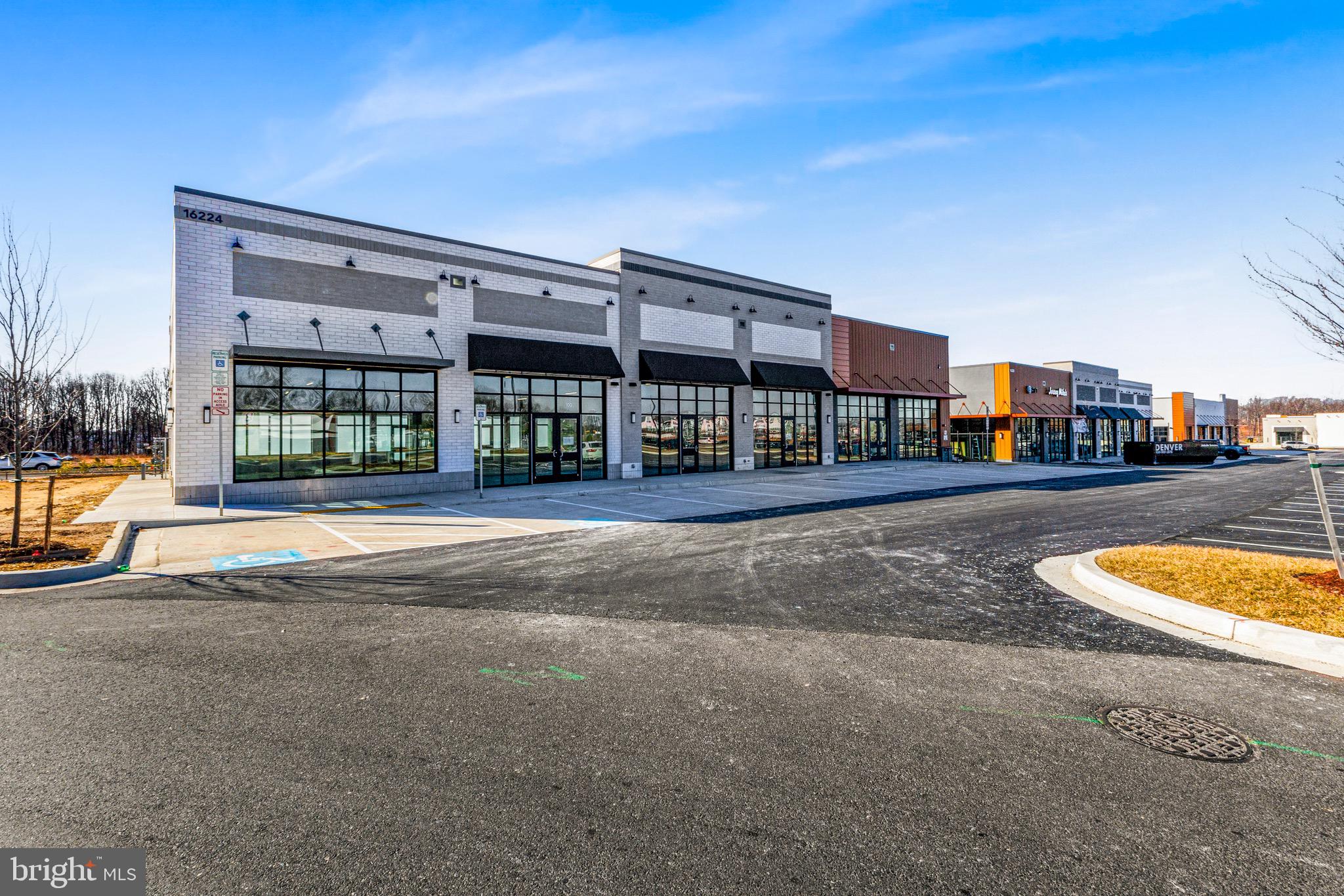 SOUTH LAKE - Residential