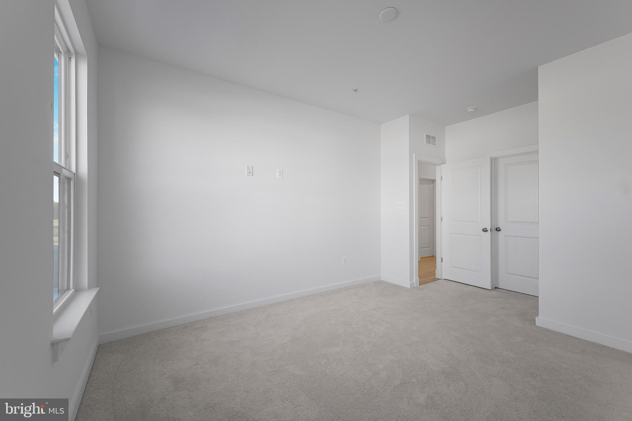 SOUTH LAKE - Residential