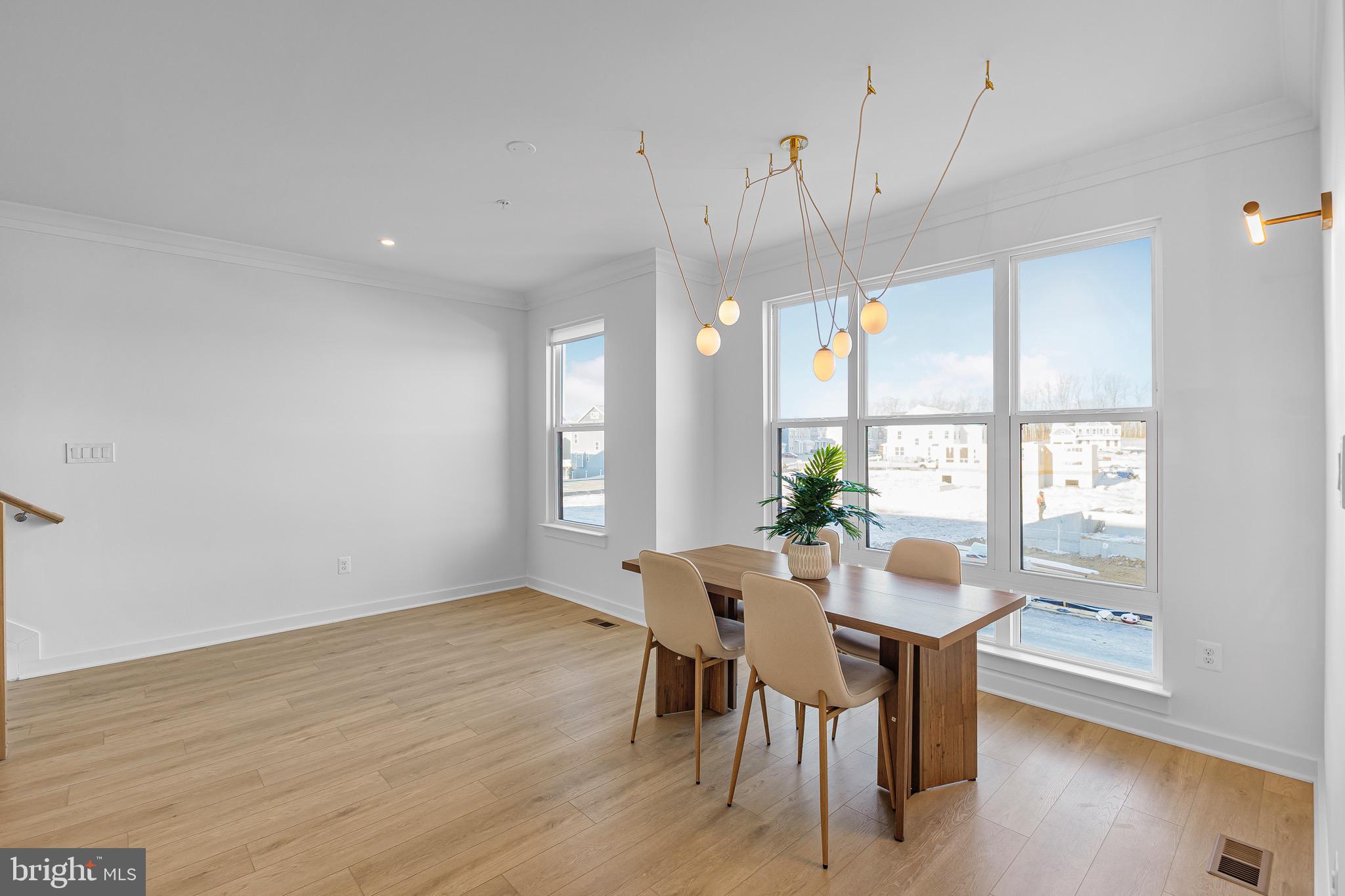 SOUTH LAKE - Residential